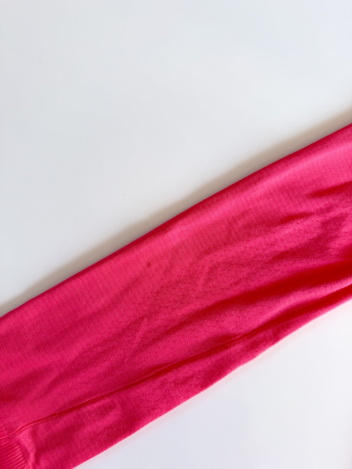 Size 4 Lipgloss Swiftly Tech Long Sleeve 2.0 description