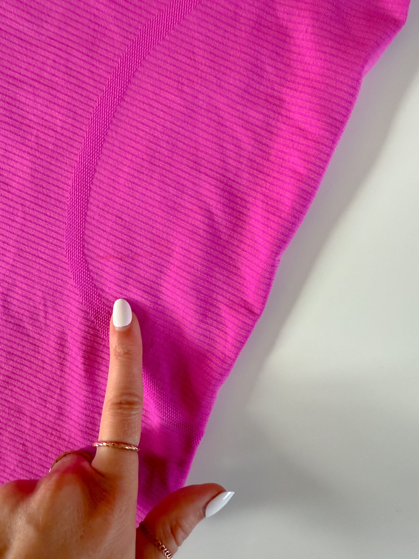 Size 4 RARE Pow Pink Swiftly Tech Short Sleeve 2.0 flaw