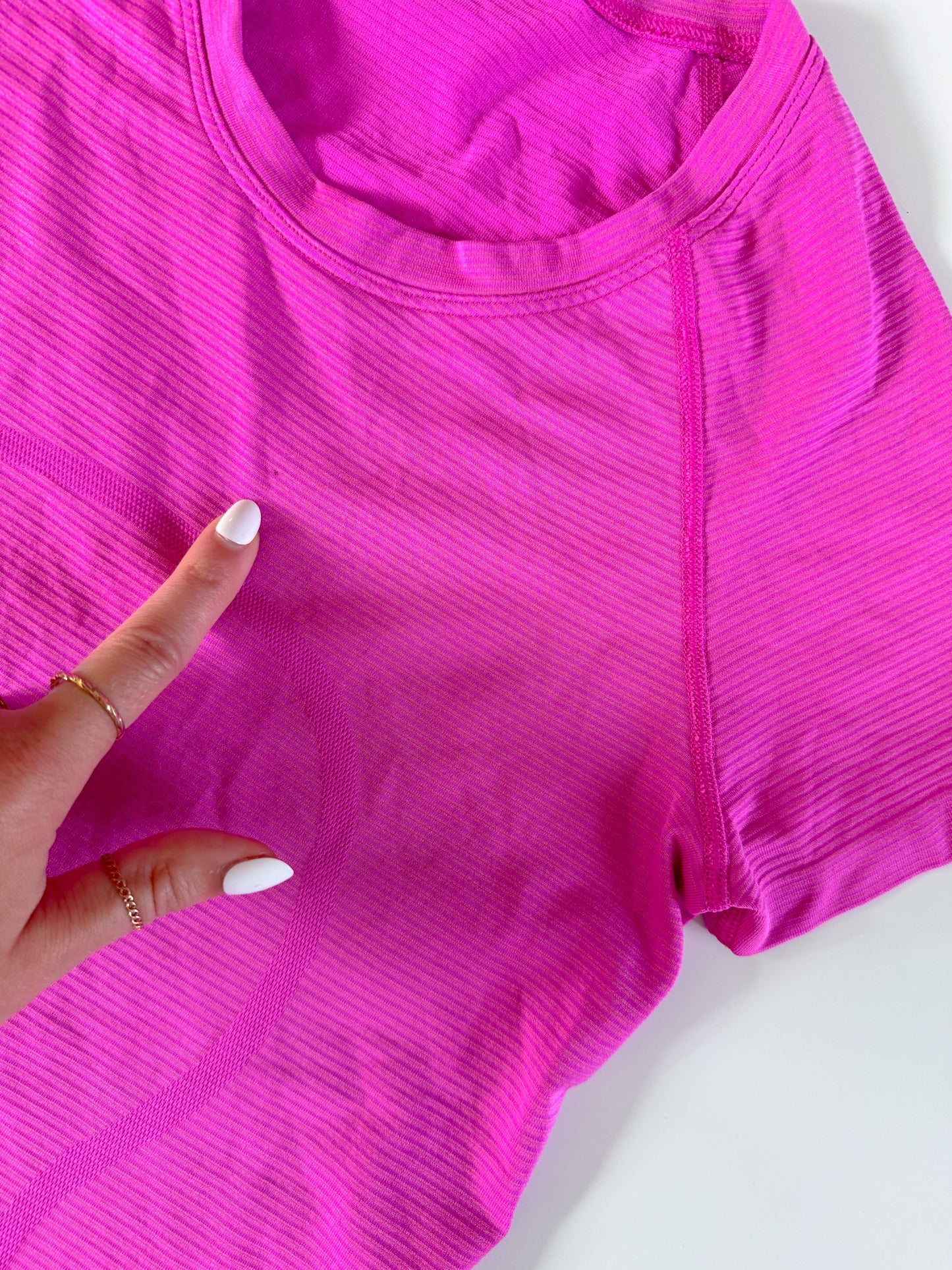Size 4 RARE Pow Pink Swiftly Tech Short Sleeve 2.0 flaw