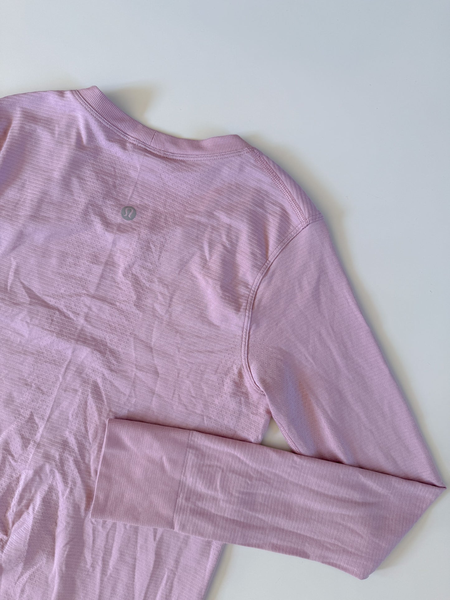 Size 4 Light Purple Swiftly Tech Relaxed Long Sleeve flaw