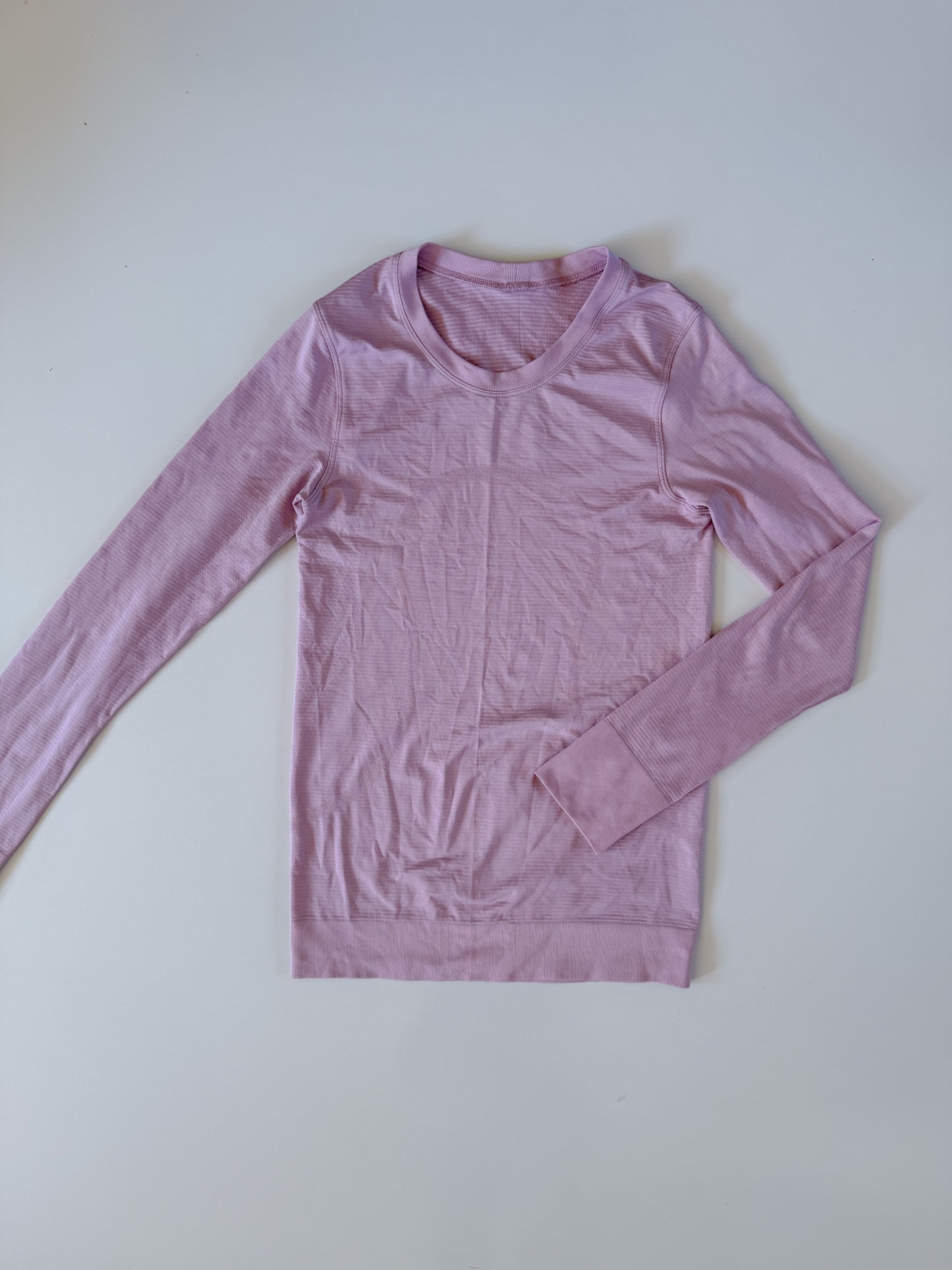 Size 4 Light Purple Swiftly Tech Relaxed Long Sleeve flaw