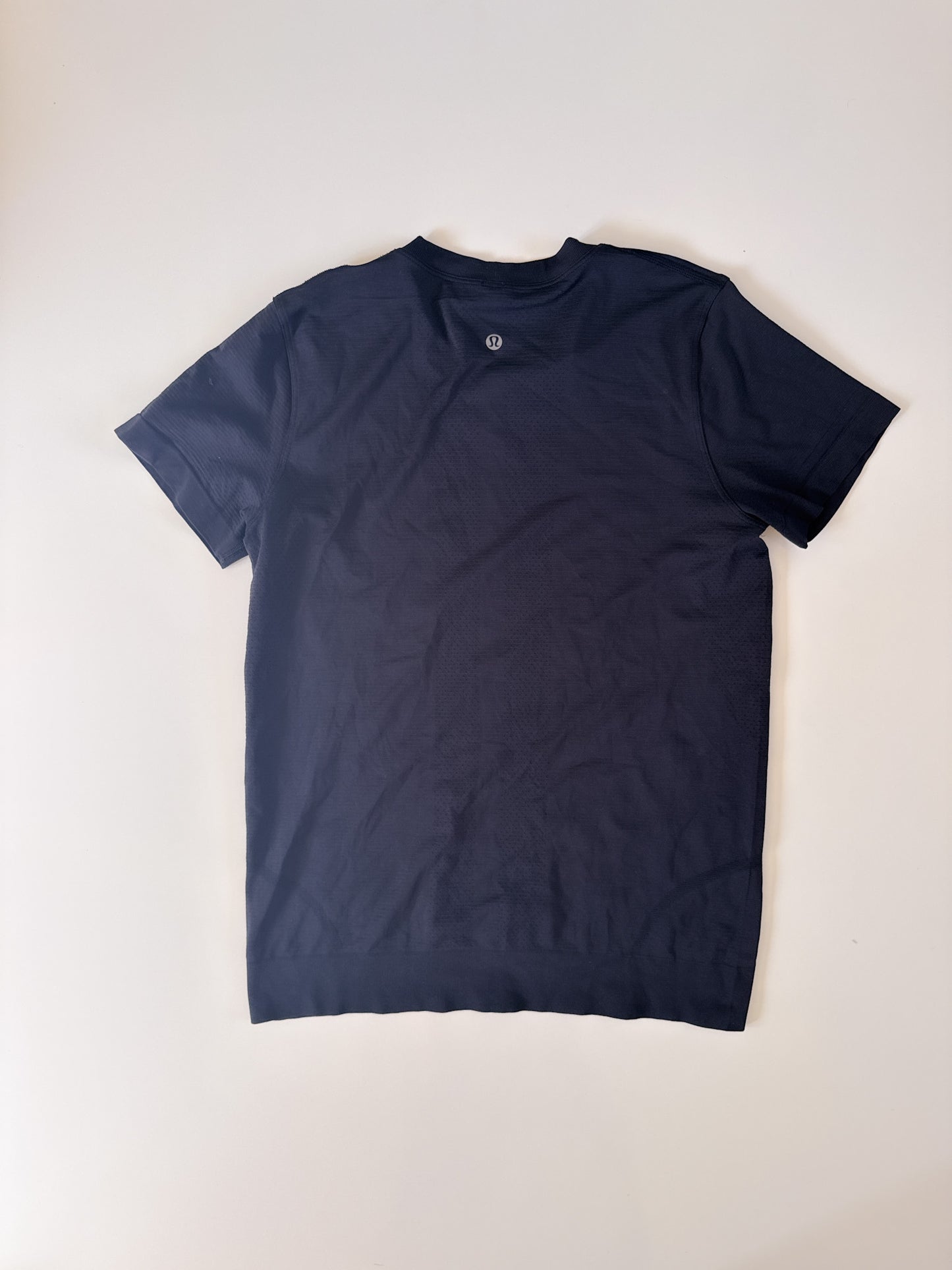 Size 6 Black Swiftly Tech Relaxed Short Sleeve 2.0
