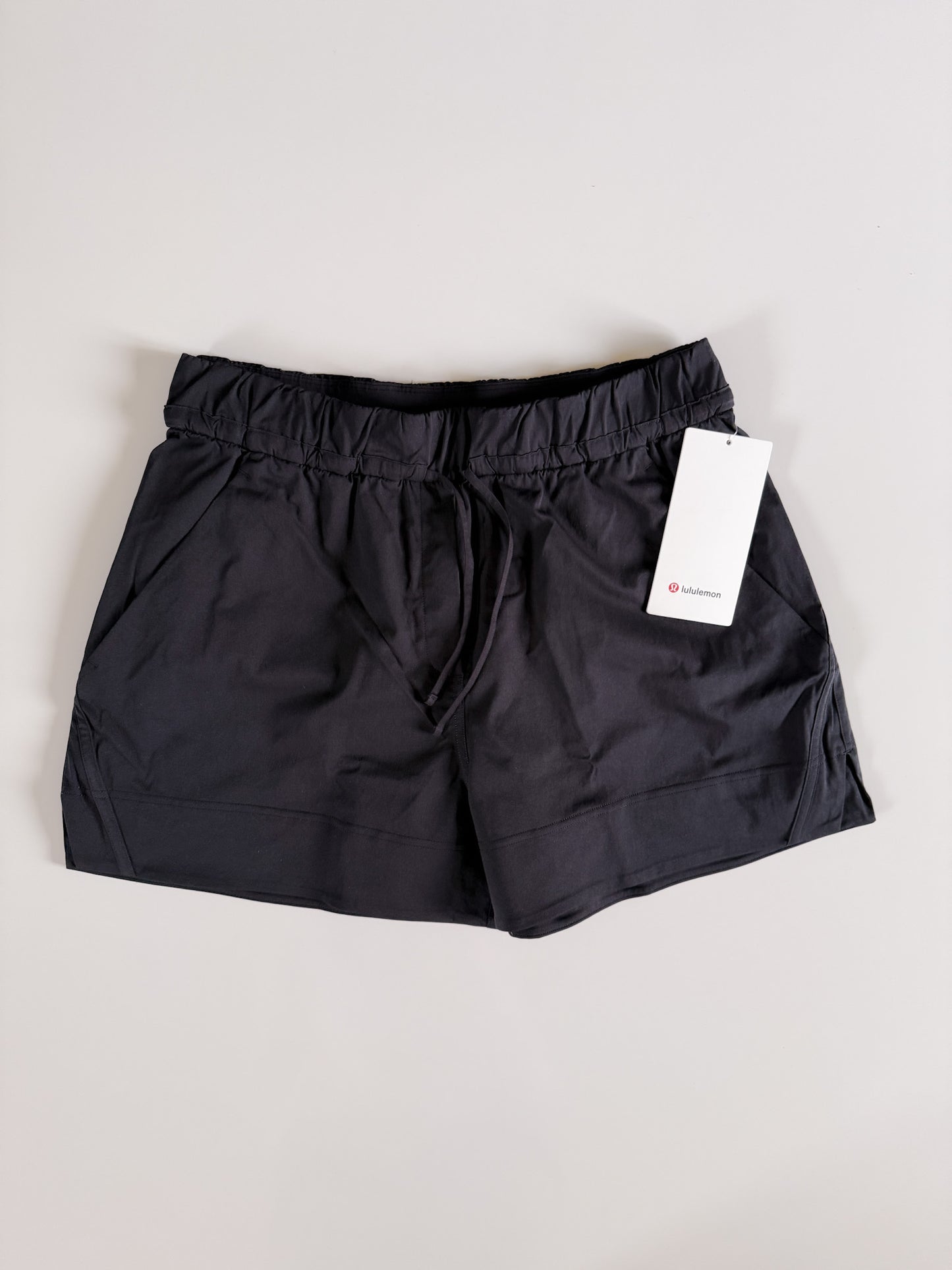 Size M NWT Cinchable Waist Woven Short 3.5"