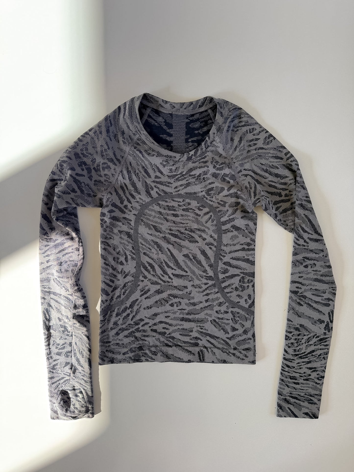 Size 4 RARE Zebra Swiftly Tech Long Sleeve