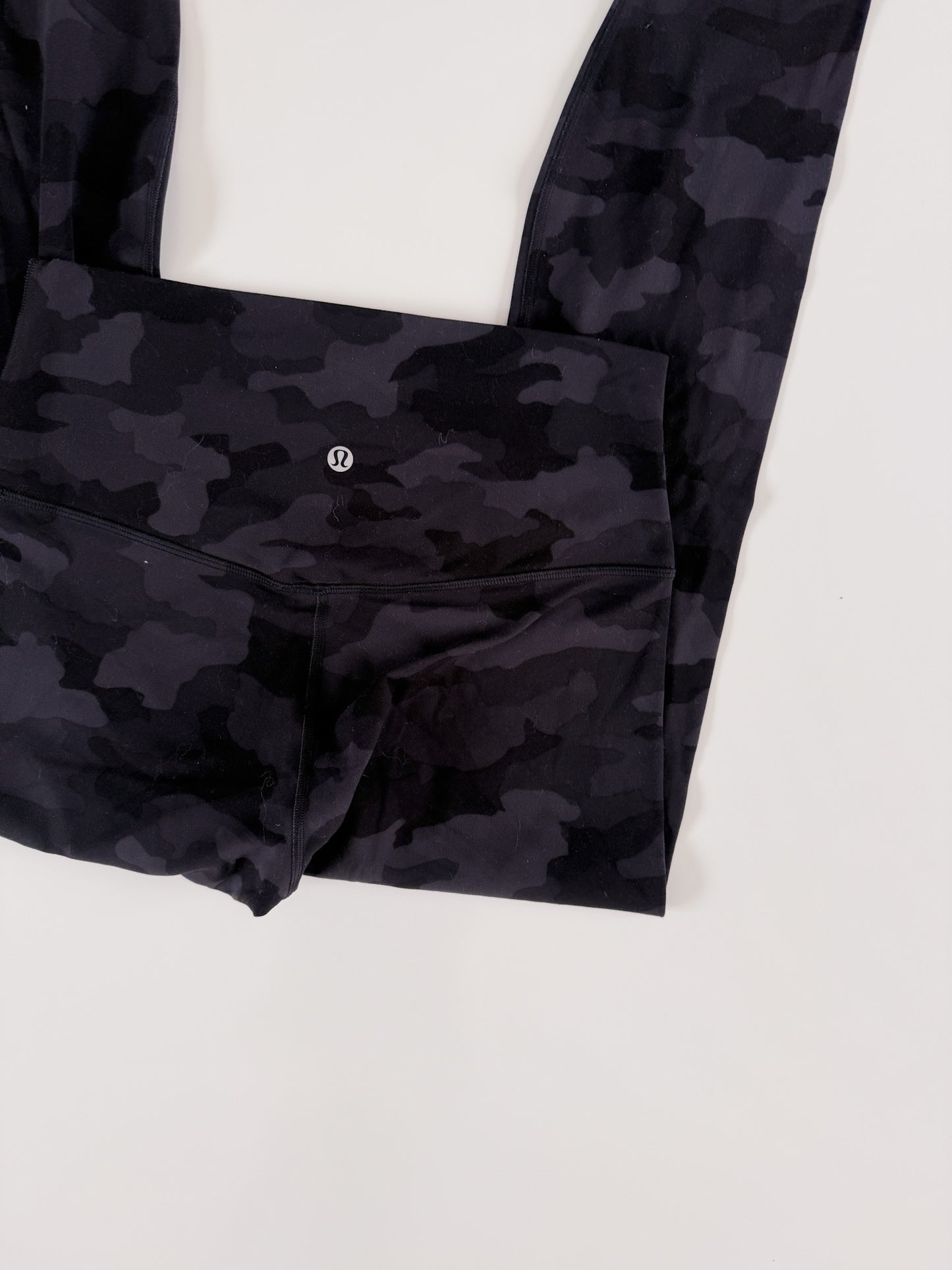 Size 8 Black Camo Align 25"