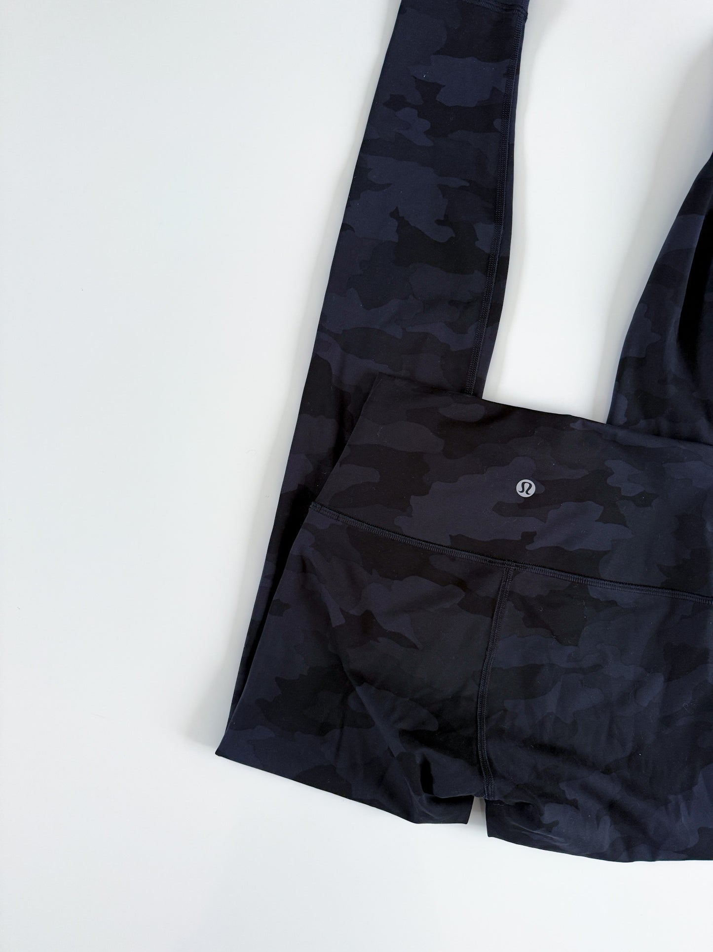 Size 4 Black Camo Wunder Train 28"