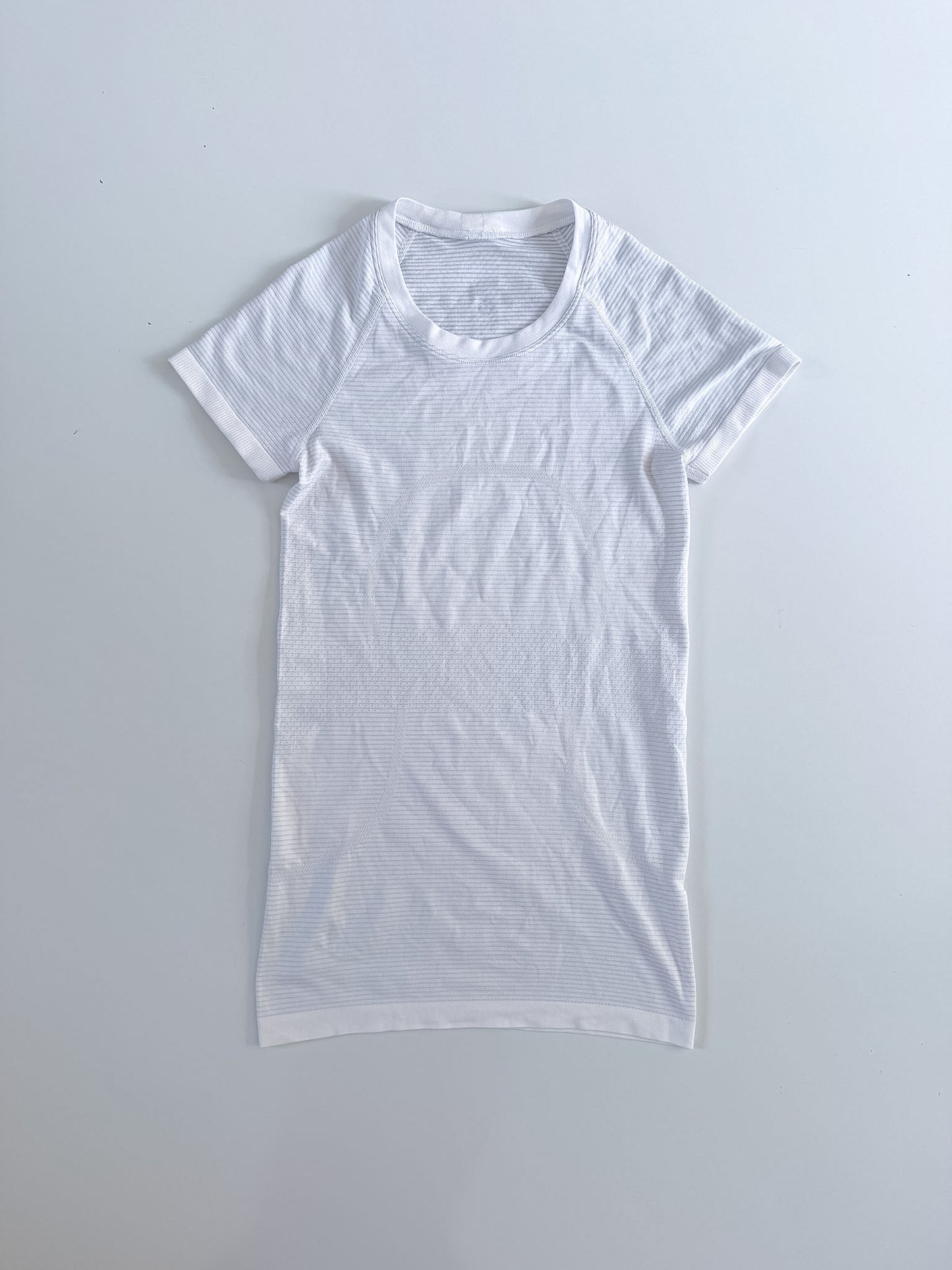 Size 2,6 White Swiftly Tech Short Sleeve 2.0