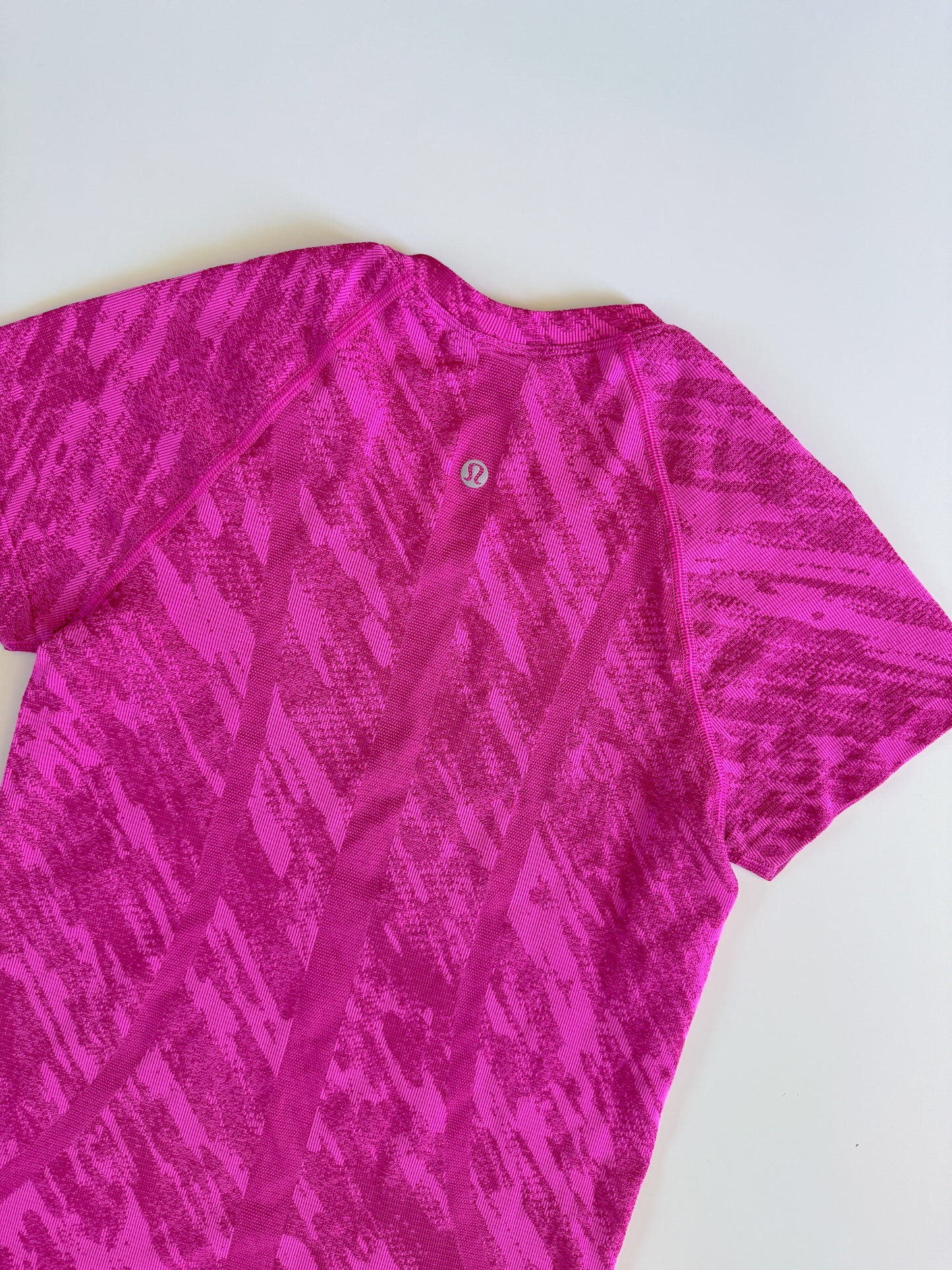 Size 6 RARE Pink Tiger Swiftly Tech Short Sleeve race