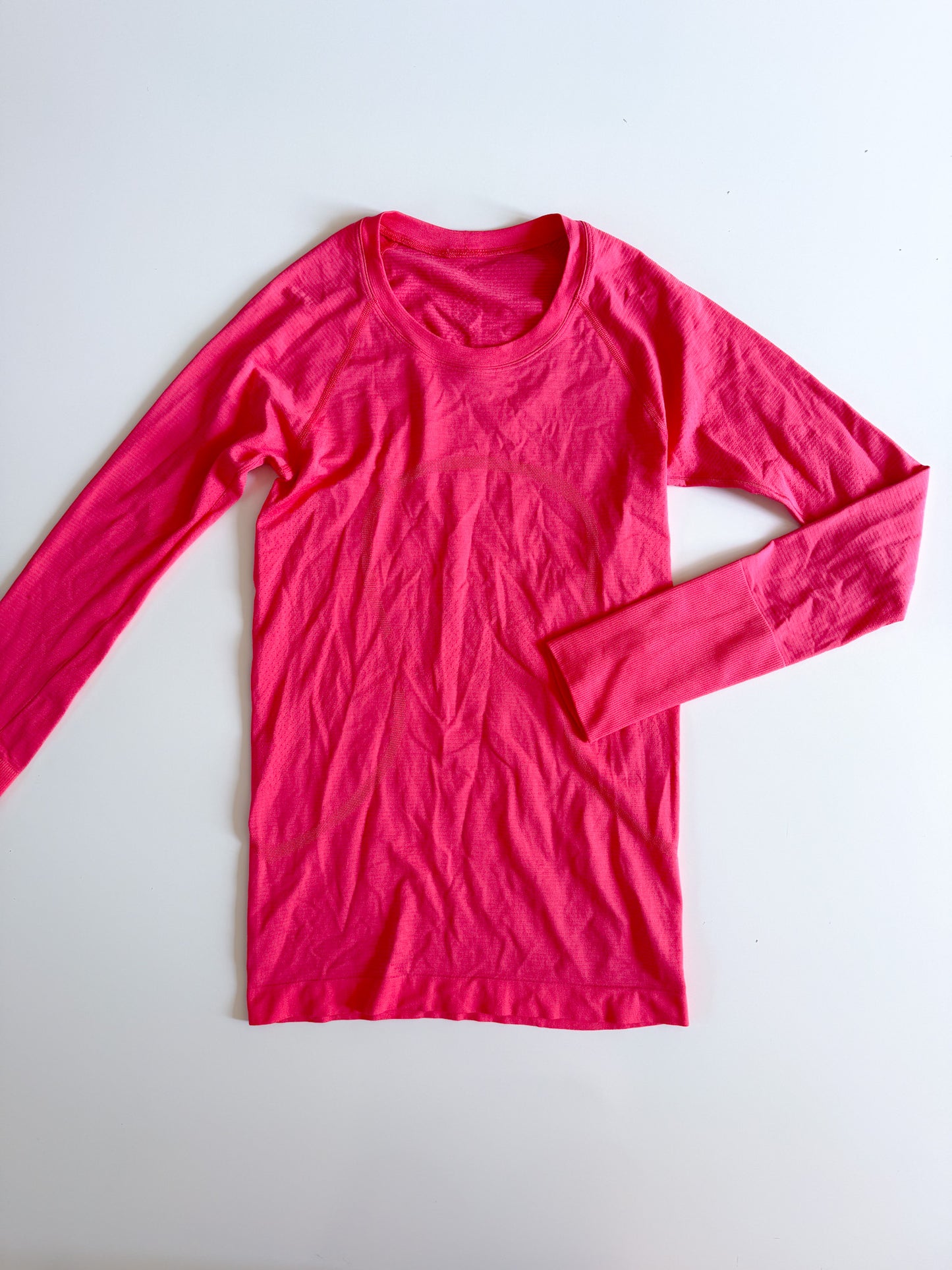Size 4 Lipgloss Swiftly Tech Long Sleeve 2.0 description