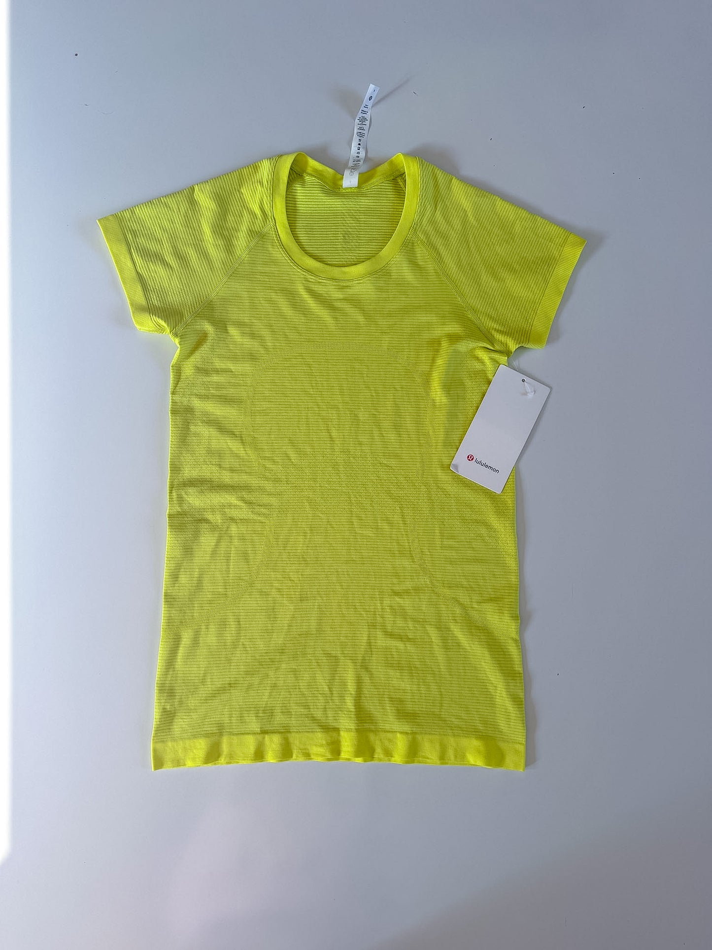 Size 6 Electric Lemon Swiftly Tech Short Sleeve 2.0