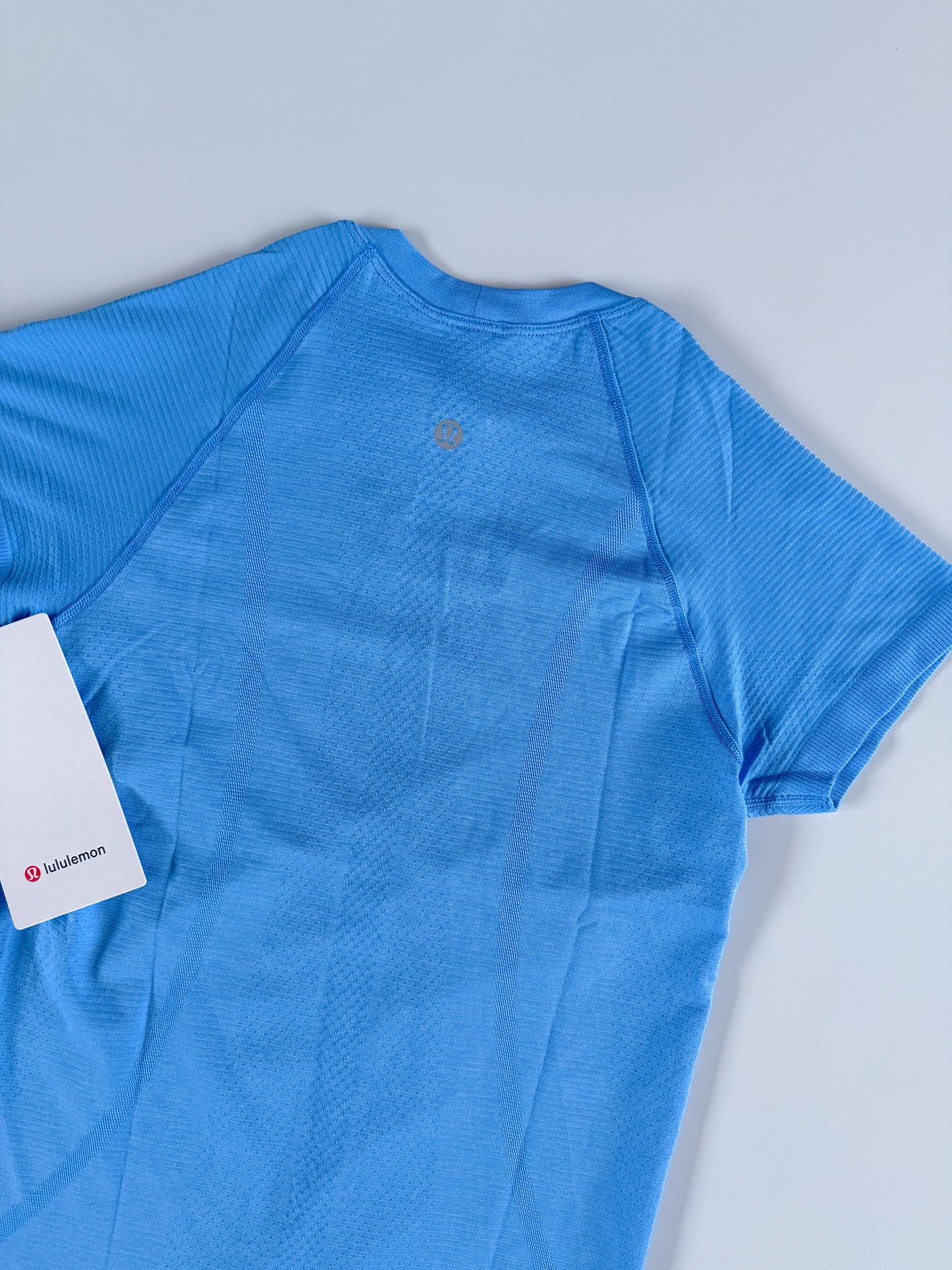 Size 0,2 NWT Aero Blue Swiftly Tech Short Sleeve 2.0