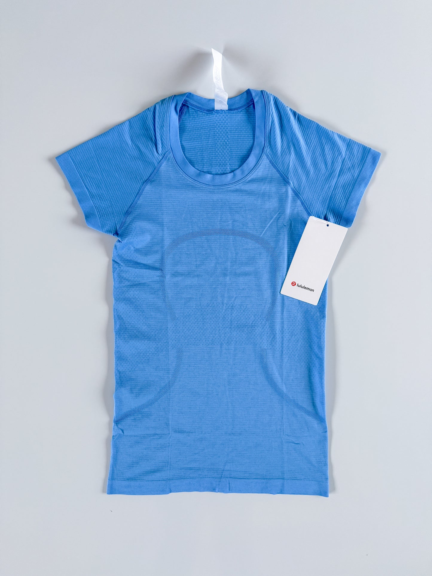 Size 0,2 NWT Aero Blue Swiftly Tech Short Sleeve 2.0
