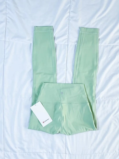 Size 0, 6 NWT Creamy Mint Wunder Under 25"