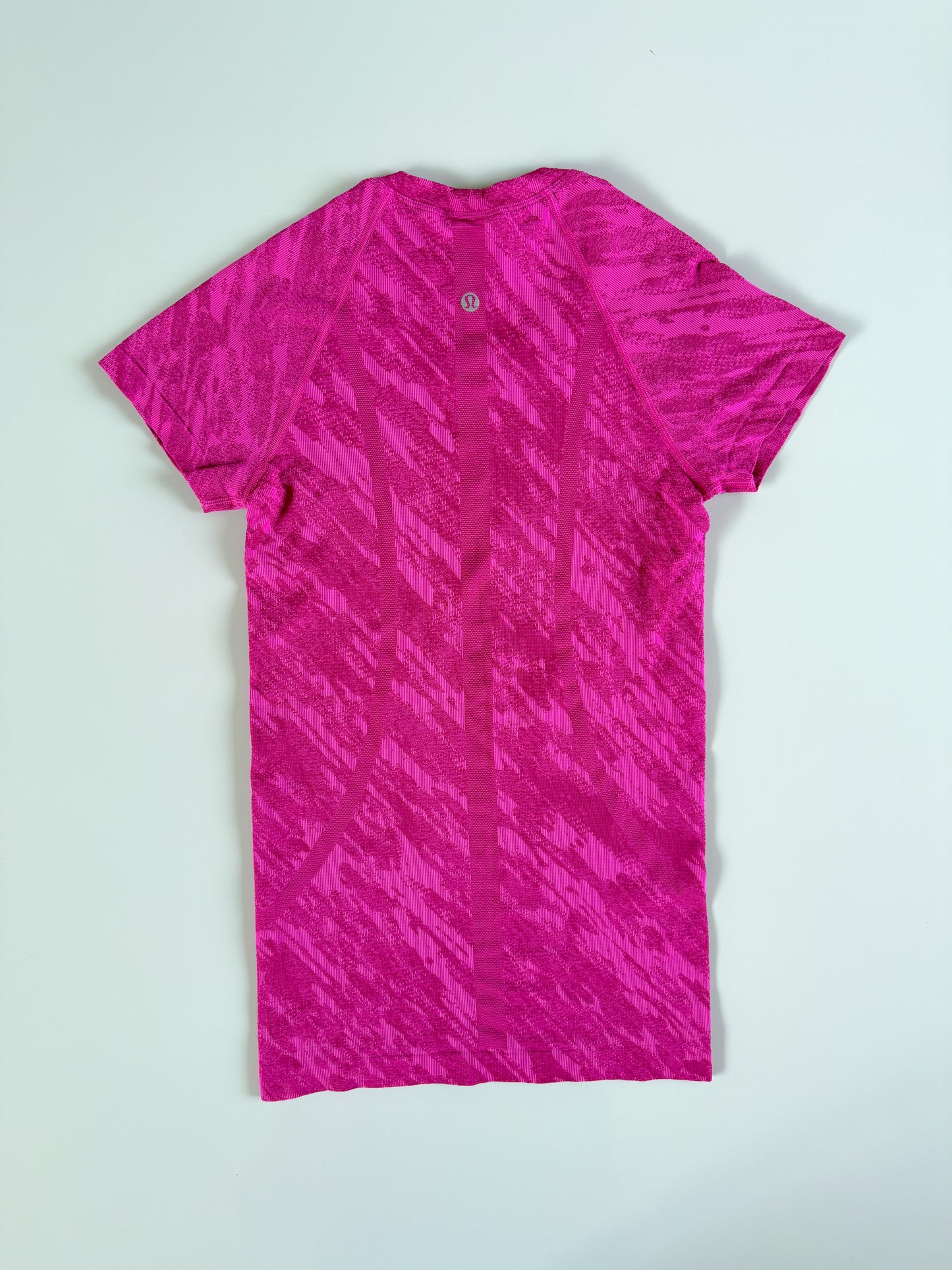 Size 2,6 RARE Pink Tiger Swiftly Tech Short Sleeve
