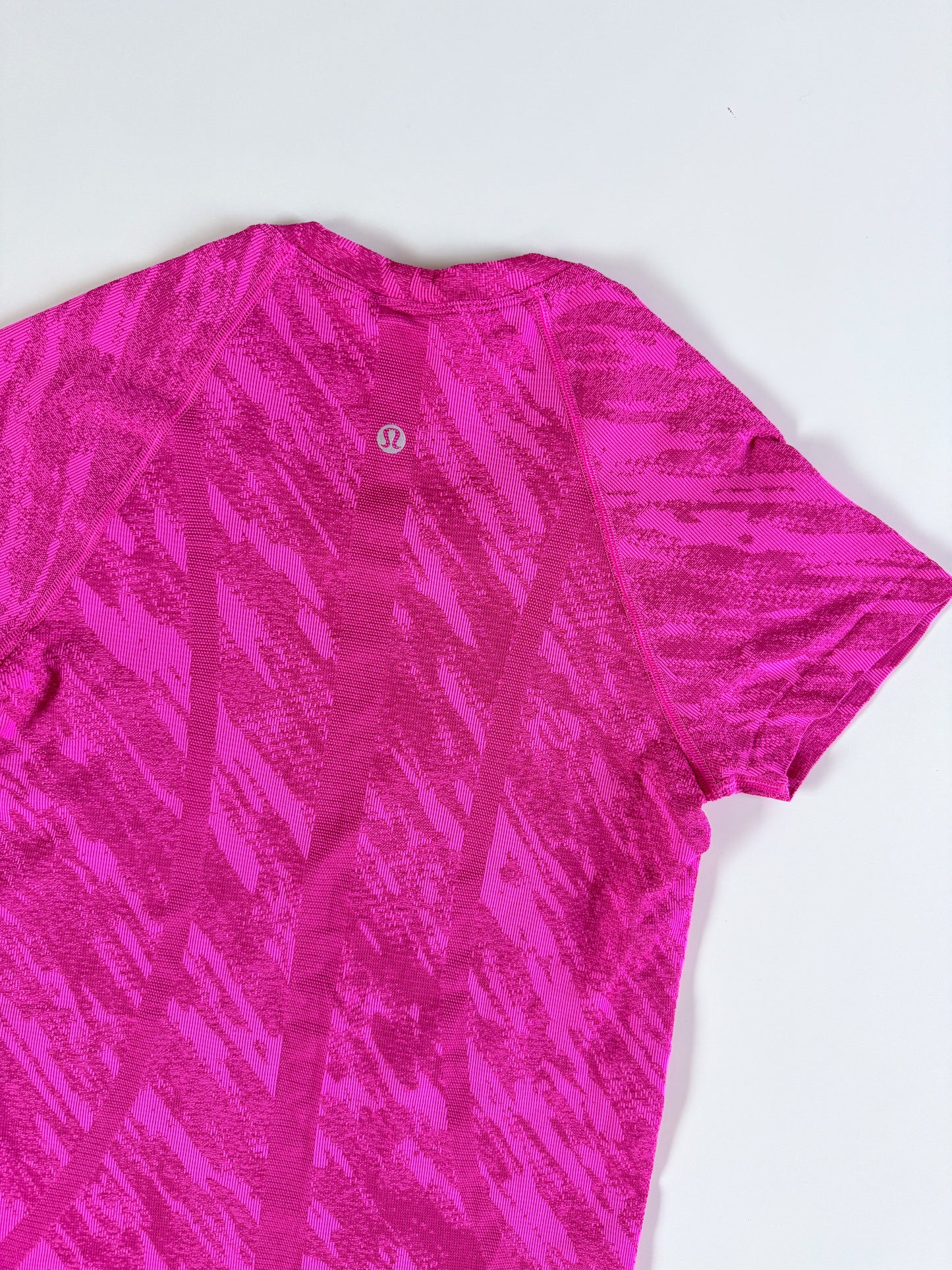 Size 2,6 RARE Pink Tiger Swiftly Tech Short Sleeve