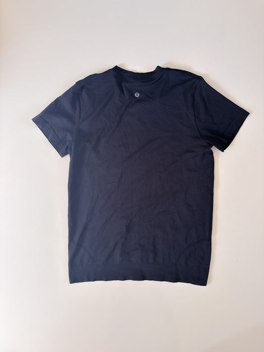 Size 6 Black Swiftly Tech Relaxed Short Sleeve 2.0