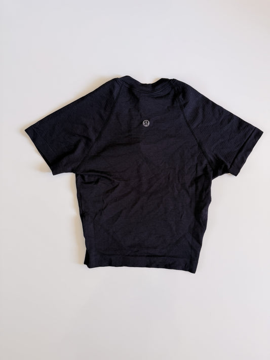 Size 0 Black Swiftly Tech Cropped Short Sleeve