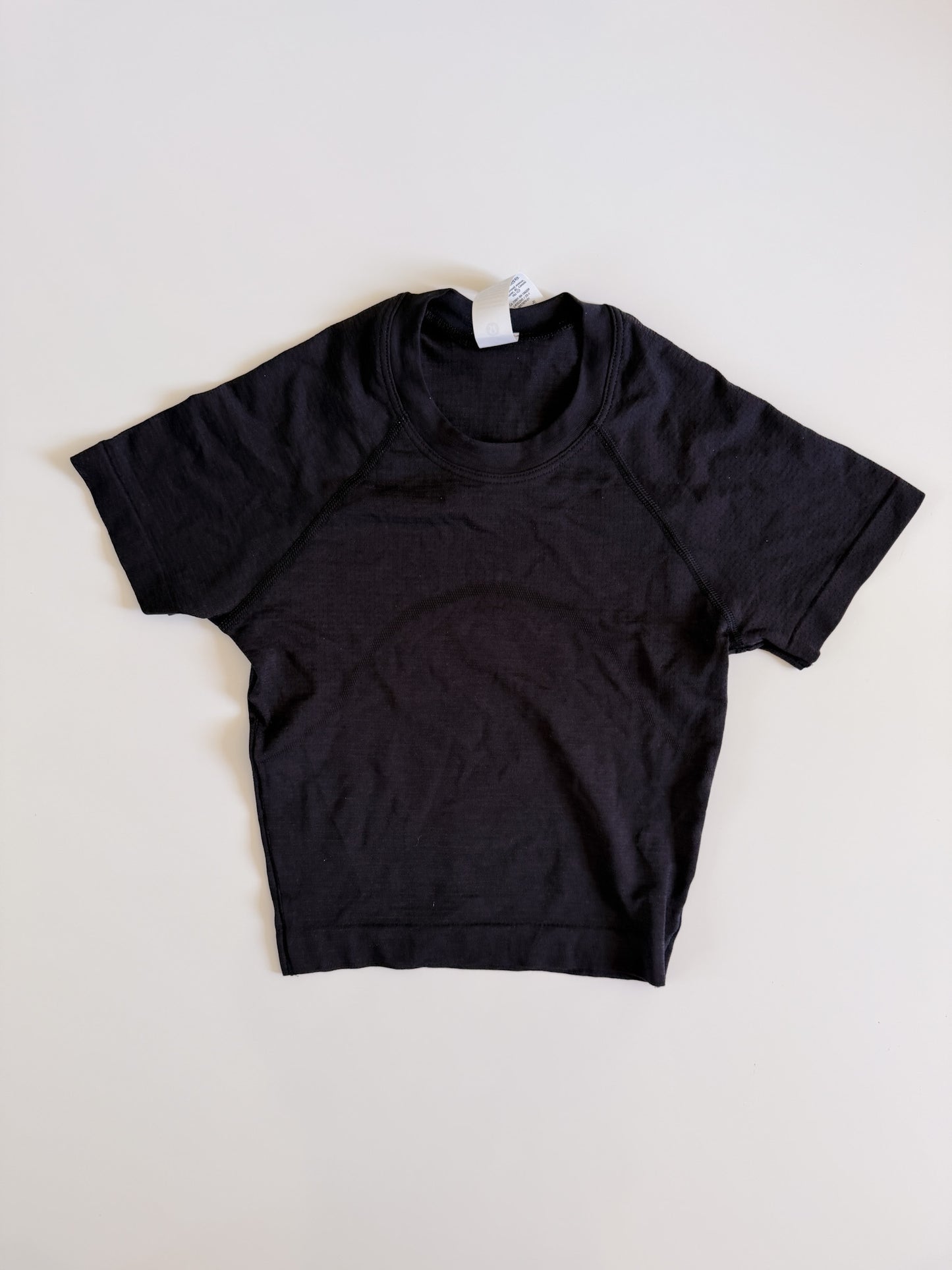 Size 0 Black Swiftly Tech Cropped Short Sleeve