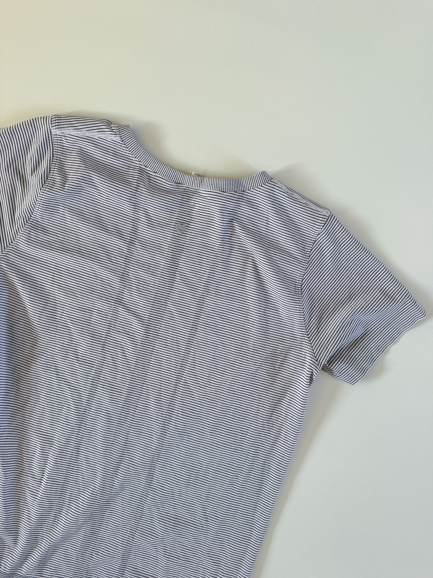 Size 10 Striped Swiftly Relax Tech Short Sleeve 2.0