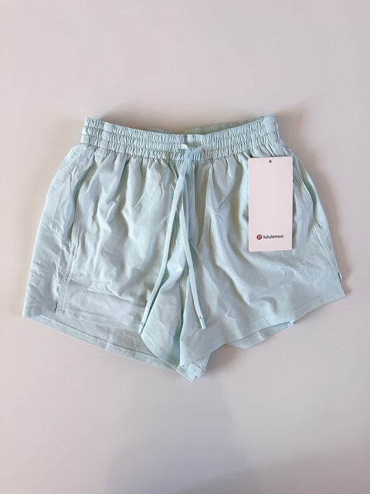 Size 2 NWT Mint Breeze Pace Rival Short 3"