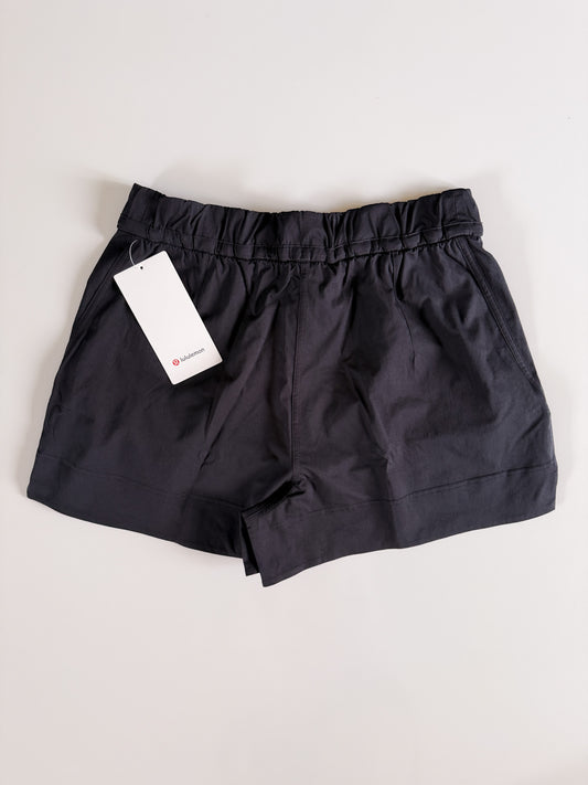 Size M NWT Cinchable Waist Woven Short 3.5"