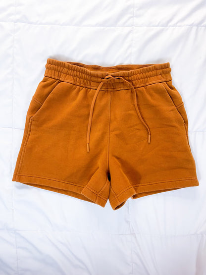 Size 6 HIGHRISE Butternut Brown Loungeful Short 4"