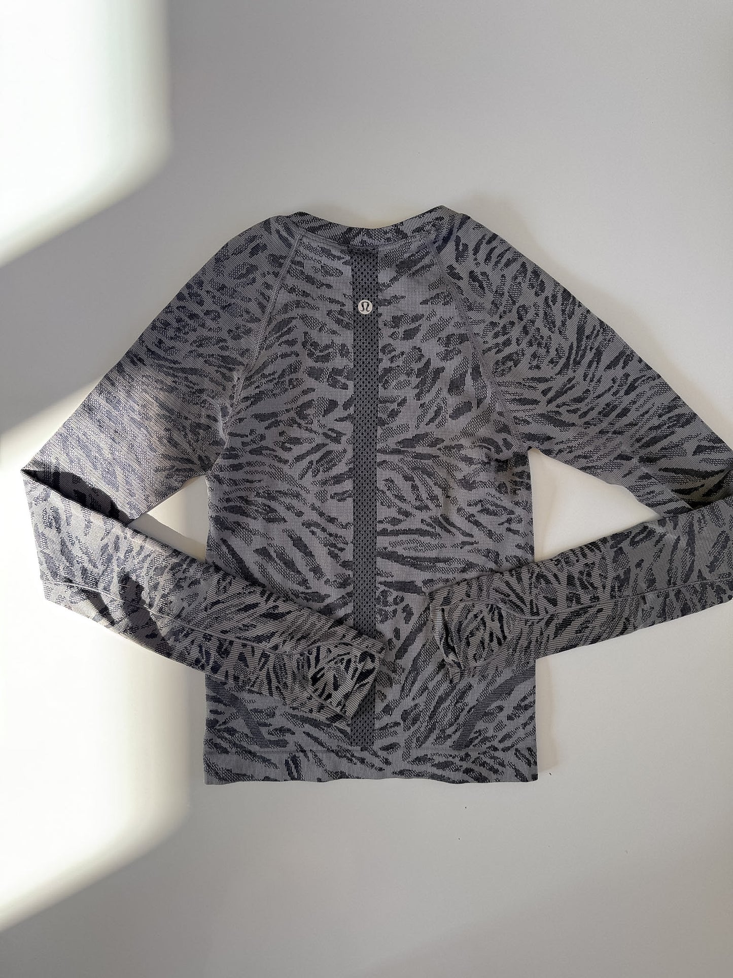 Size 4 RARE Zebra Swiftly Tech Long Sleeve