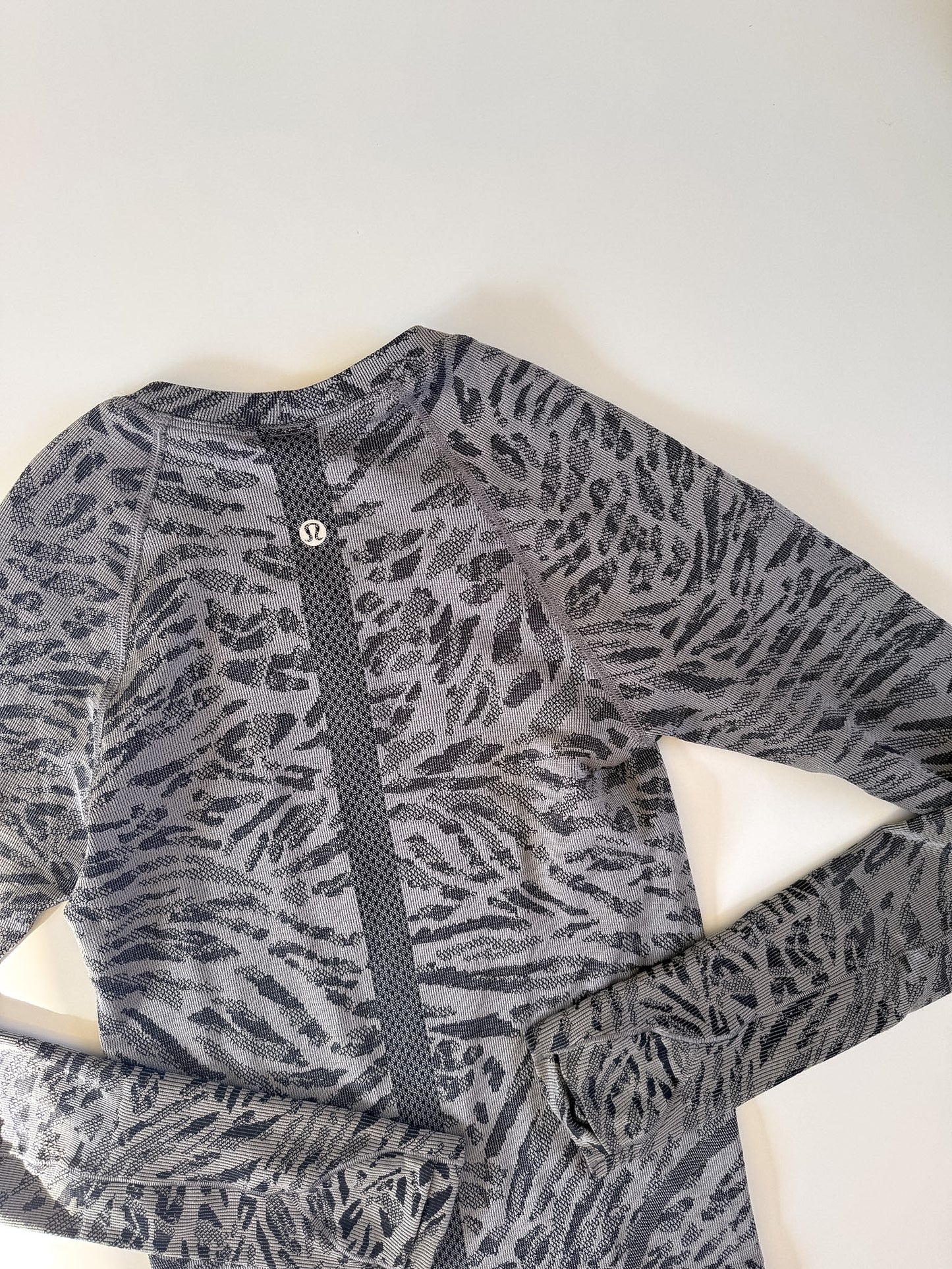 Size 4 RARE Zebra Swiftly Tech Long Sleeve