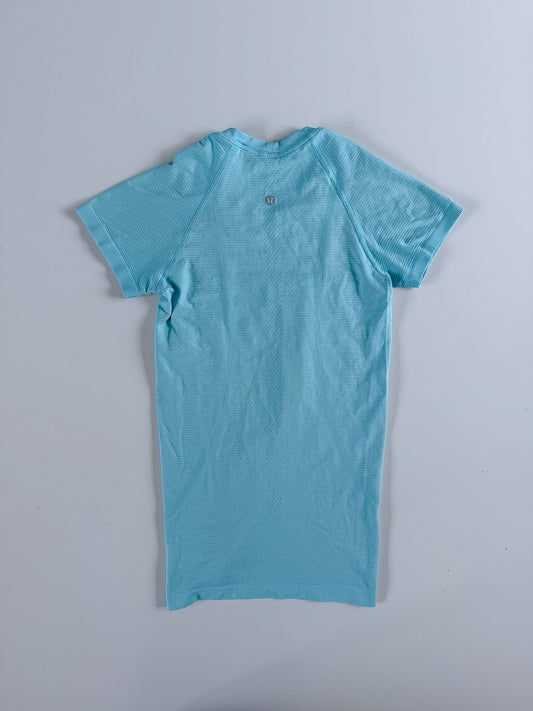 Size 4,10 Icing Blue Swiftly Tech Short Sleeve 2.0