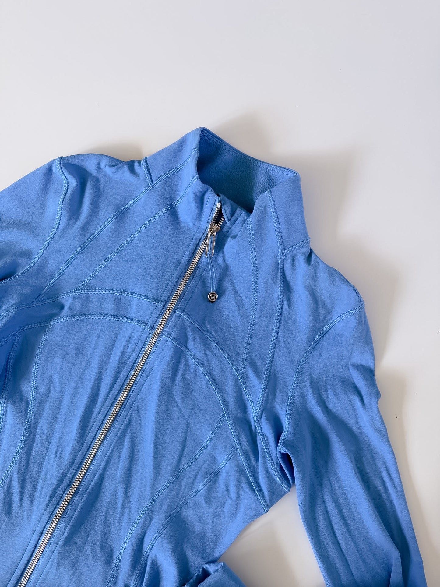 Size 4 RARE Pool Party/Silver Define Jacket description