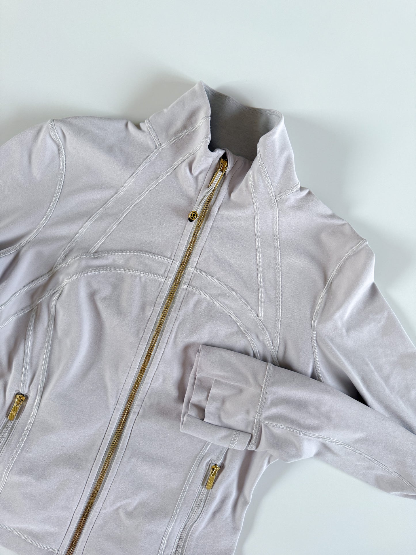 Size 8 Gray/Gold Cropped Define Jacket
