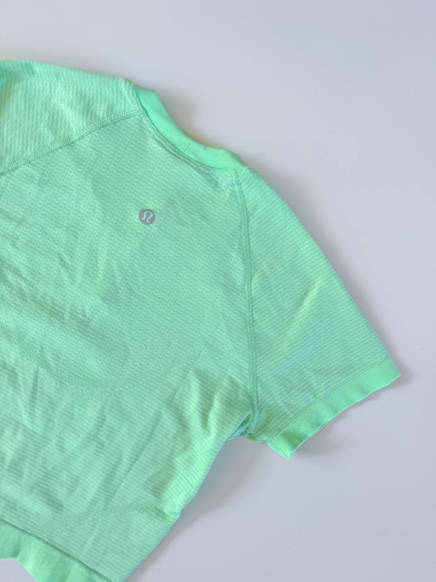 Size 4 NWT Citrus Lime Swifly Tech Short Sleeve Crop