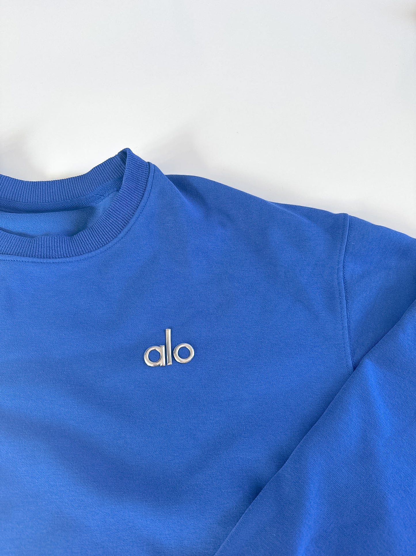 Medium Alo Accolade Crewneck description