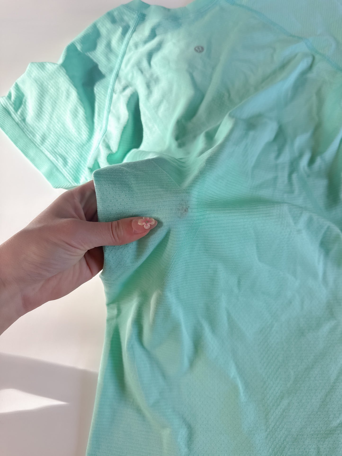Size 8 Wild Mint Swiftly Tech Short Sleeve 2.0 flaw