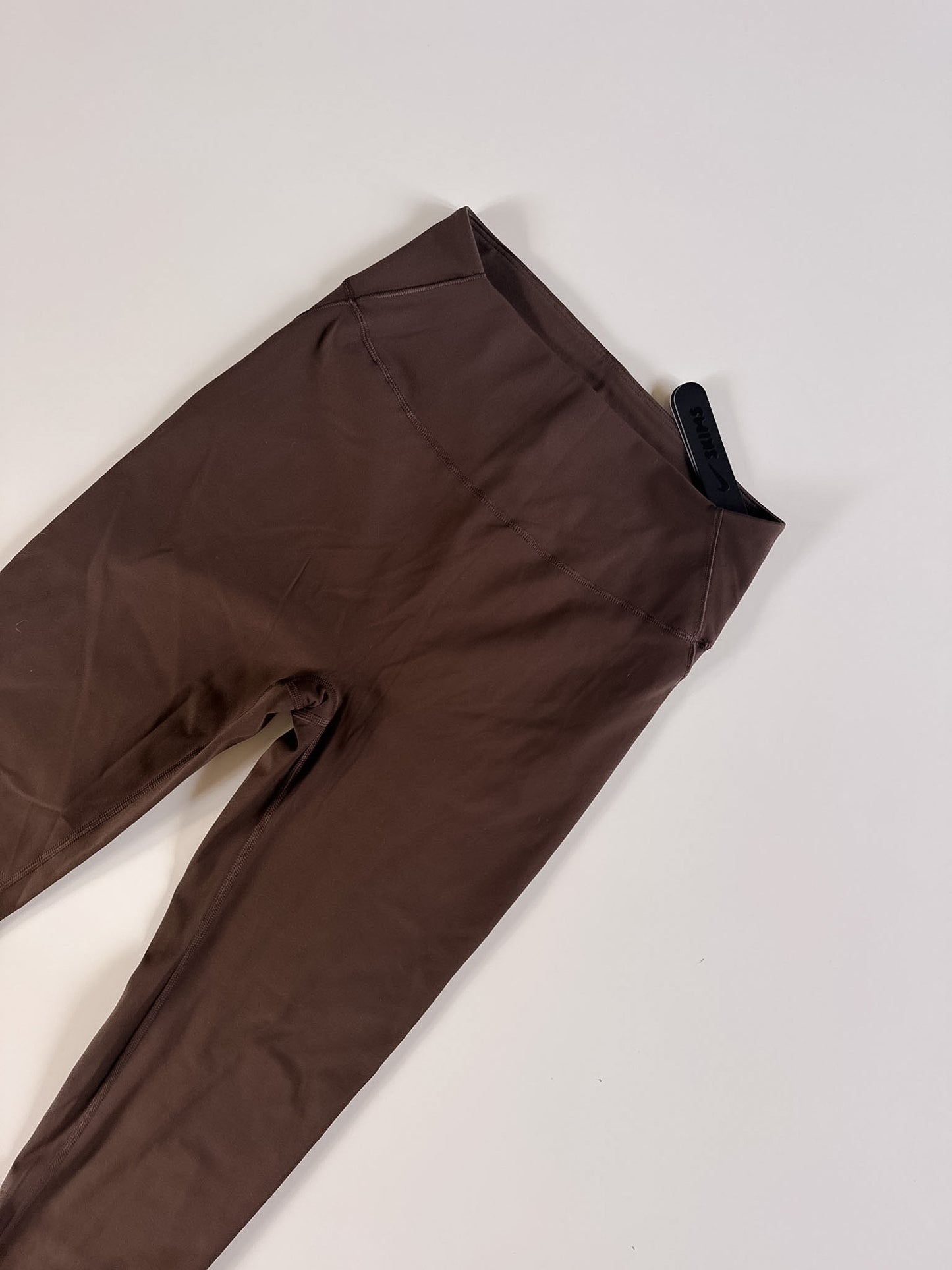 Small NWT NlKEXSKIMS Legging 26"