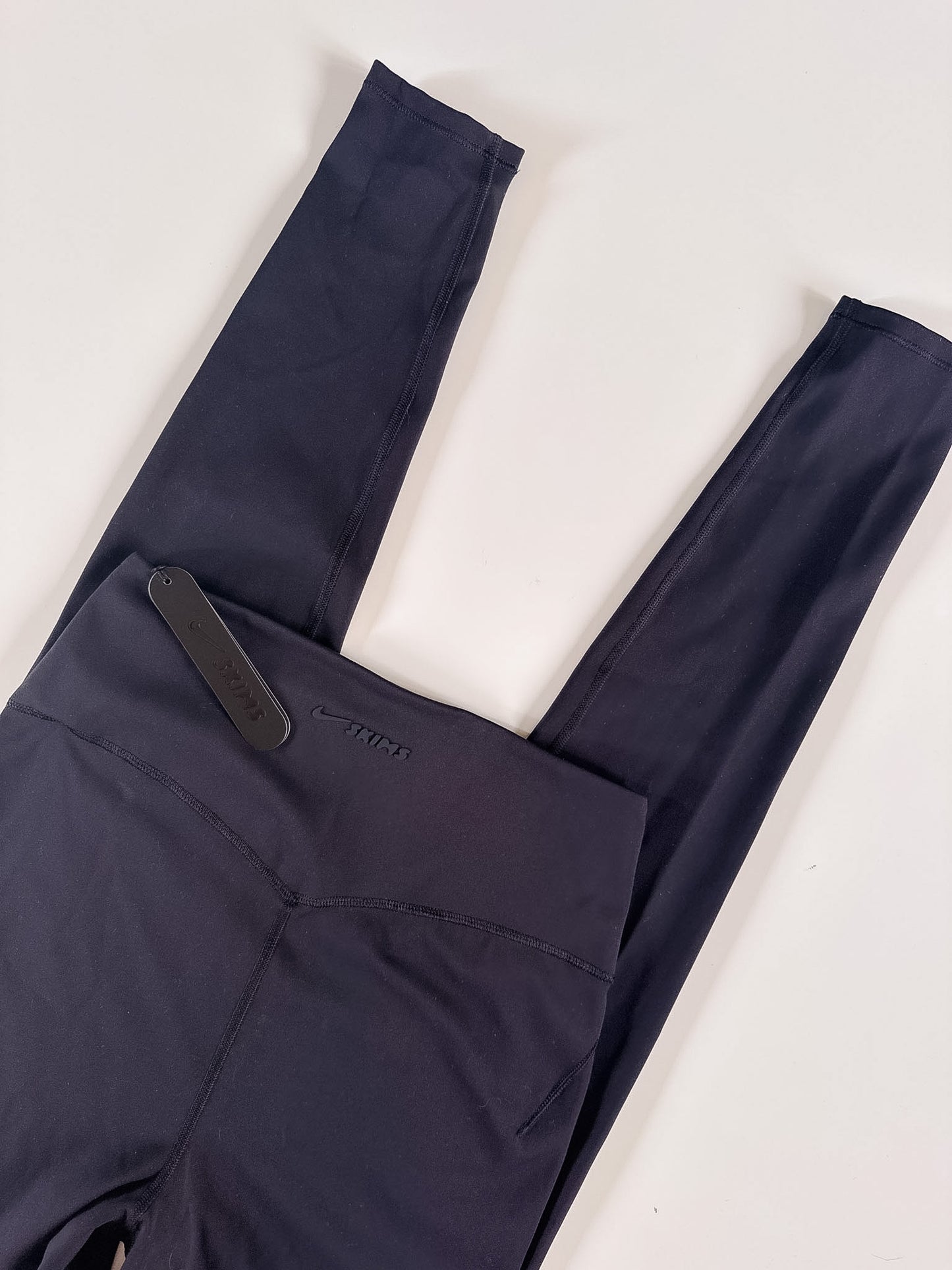 S,L,XL NWT NlKEXSKIMS Legging 29"