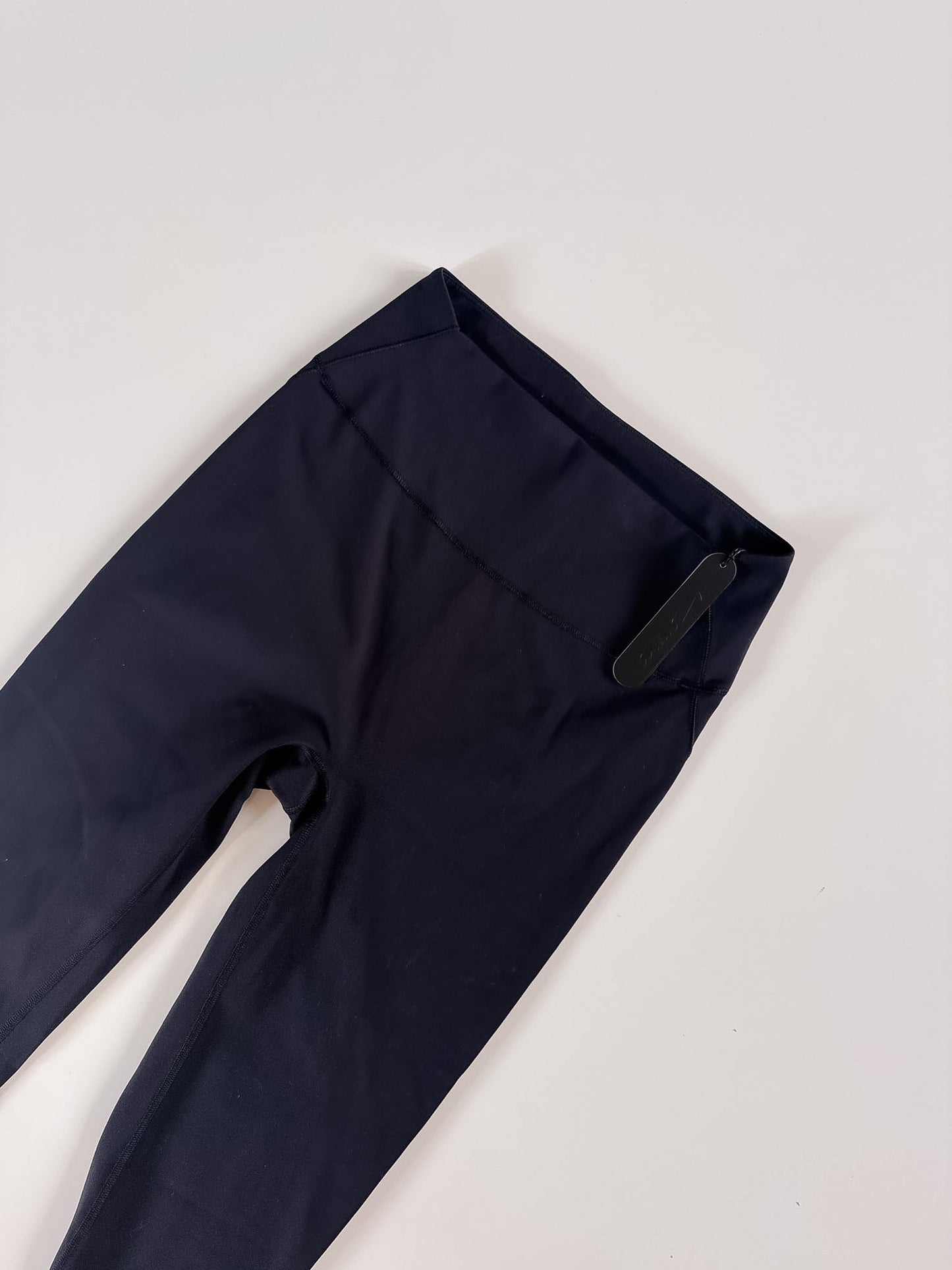 S,L,XL NWT NlKEXSKIMS Legging 29"
