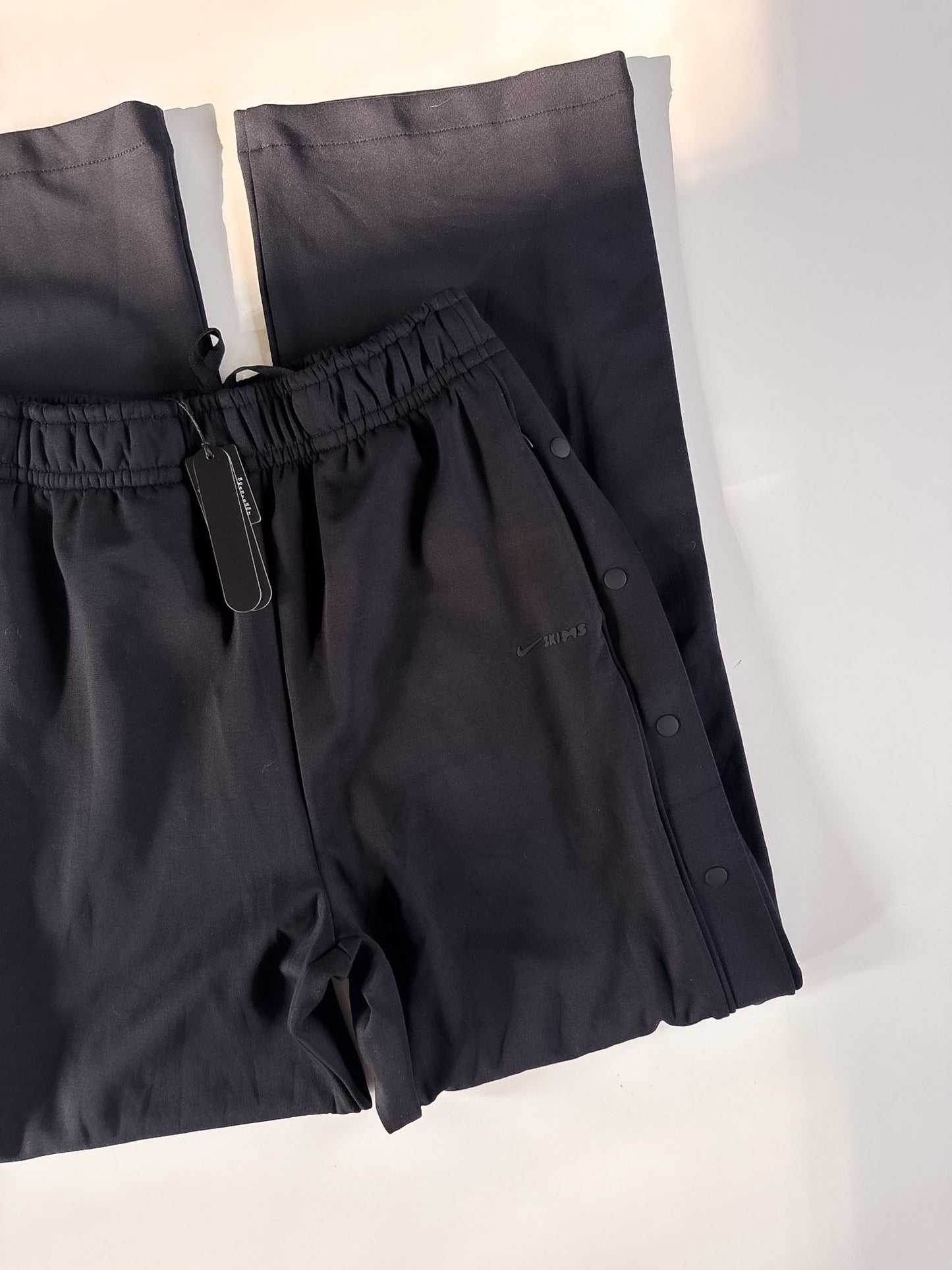 Small NWT NlKEXSKIMS Matte Tricot Pant