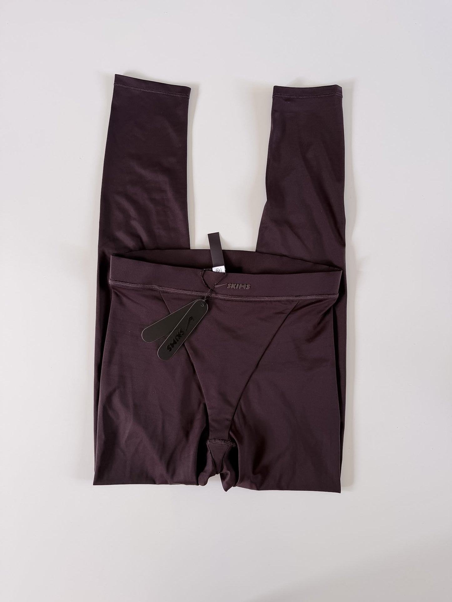 Small NWT NlKEXSKIMS Legging 26"
