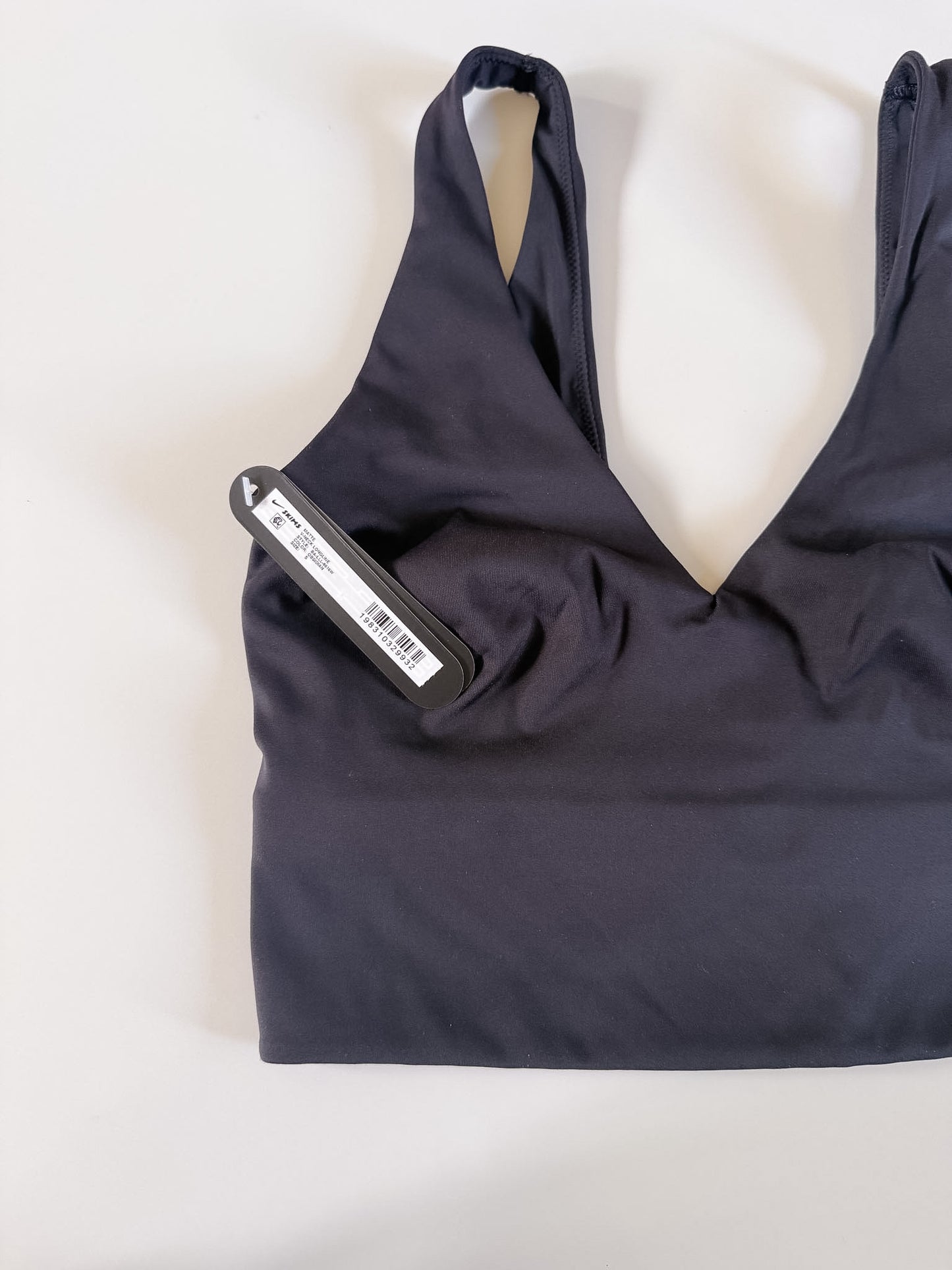 Small NWT NlKEXSKIKMS Longline V-Neck Bra