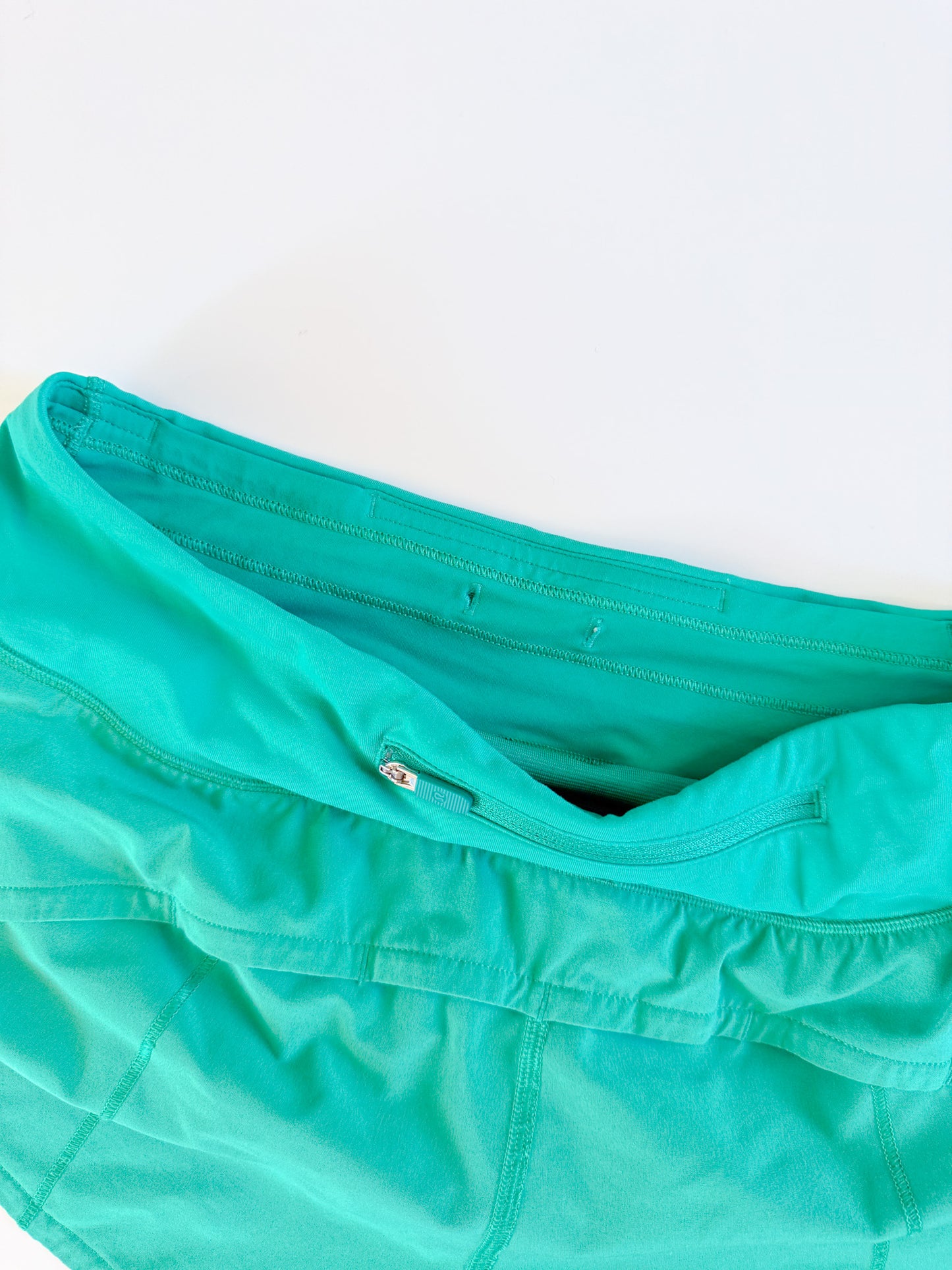 Size 4 RARE Kelly Green Speed Up 2.5" no waistband