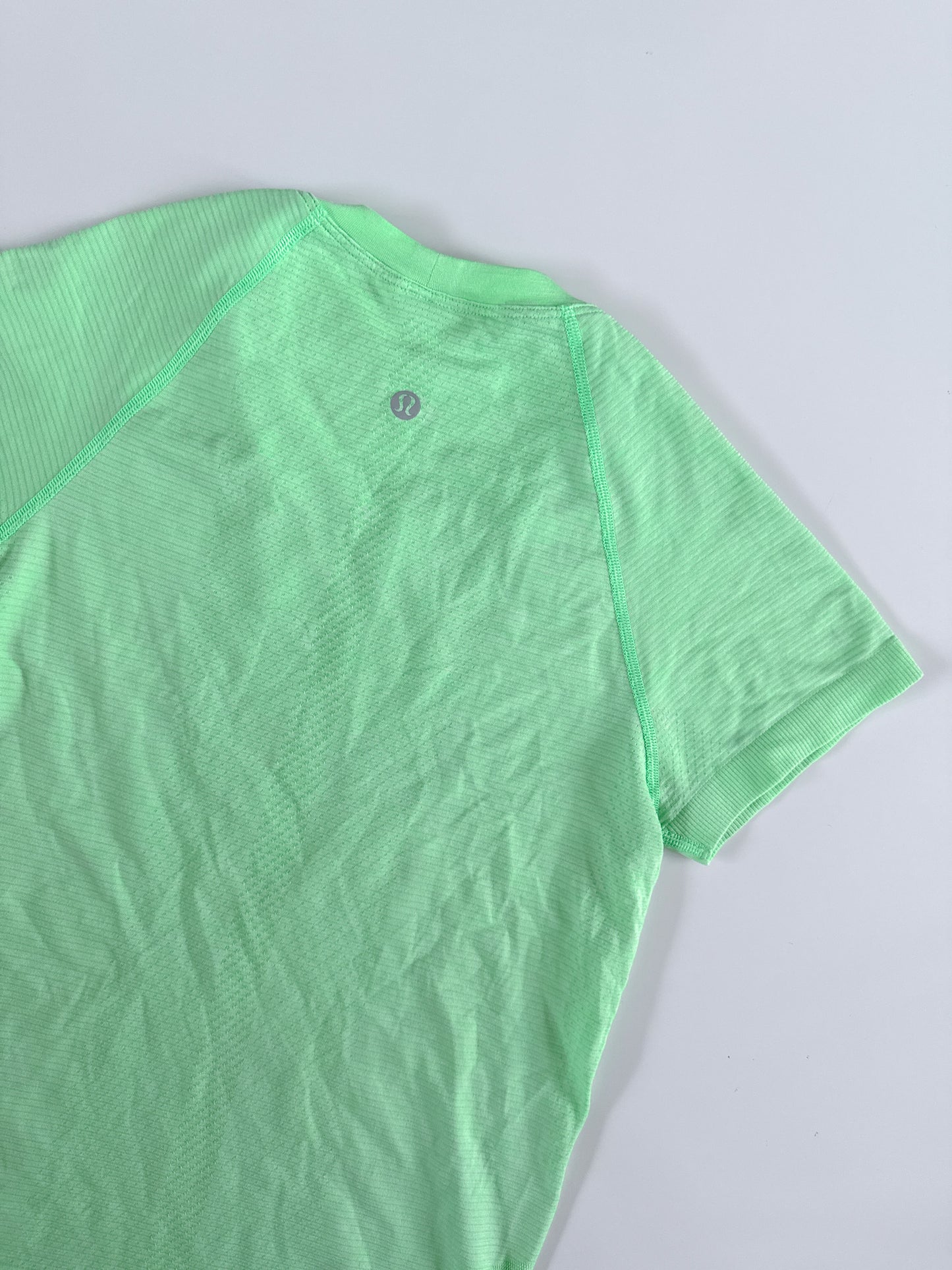 Size 4 Scream Green Swiftly Tech Short Sleeve 2.0 race