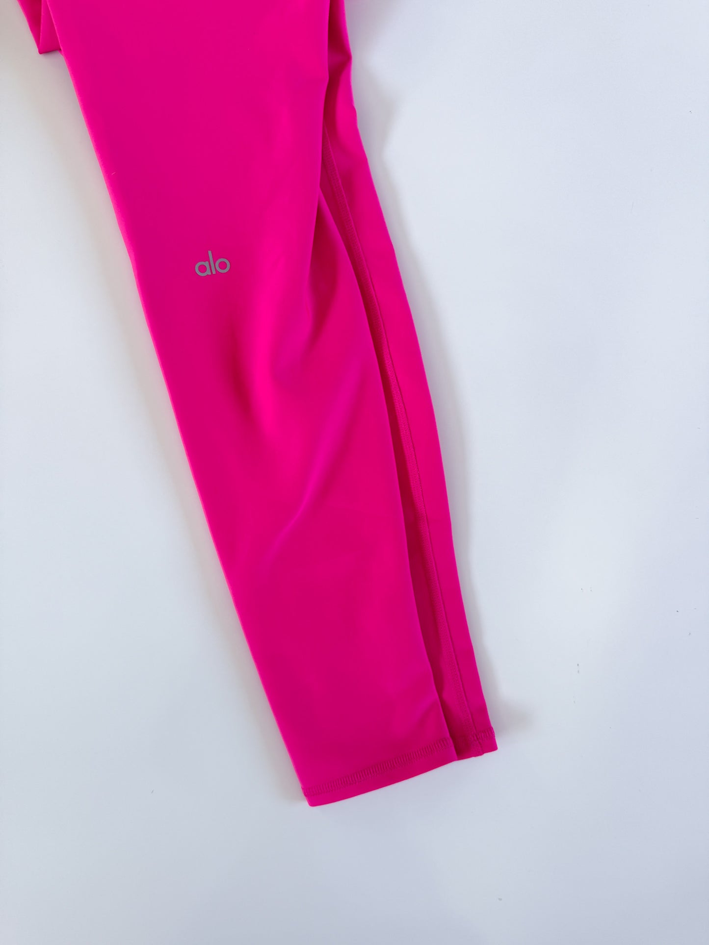 Medium Hot Pink Alo Airlift Legging 28"