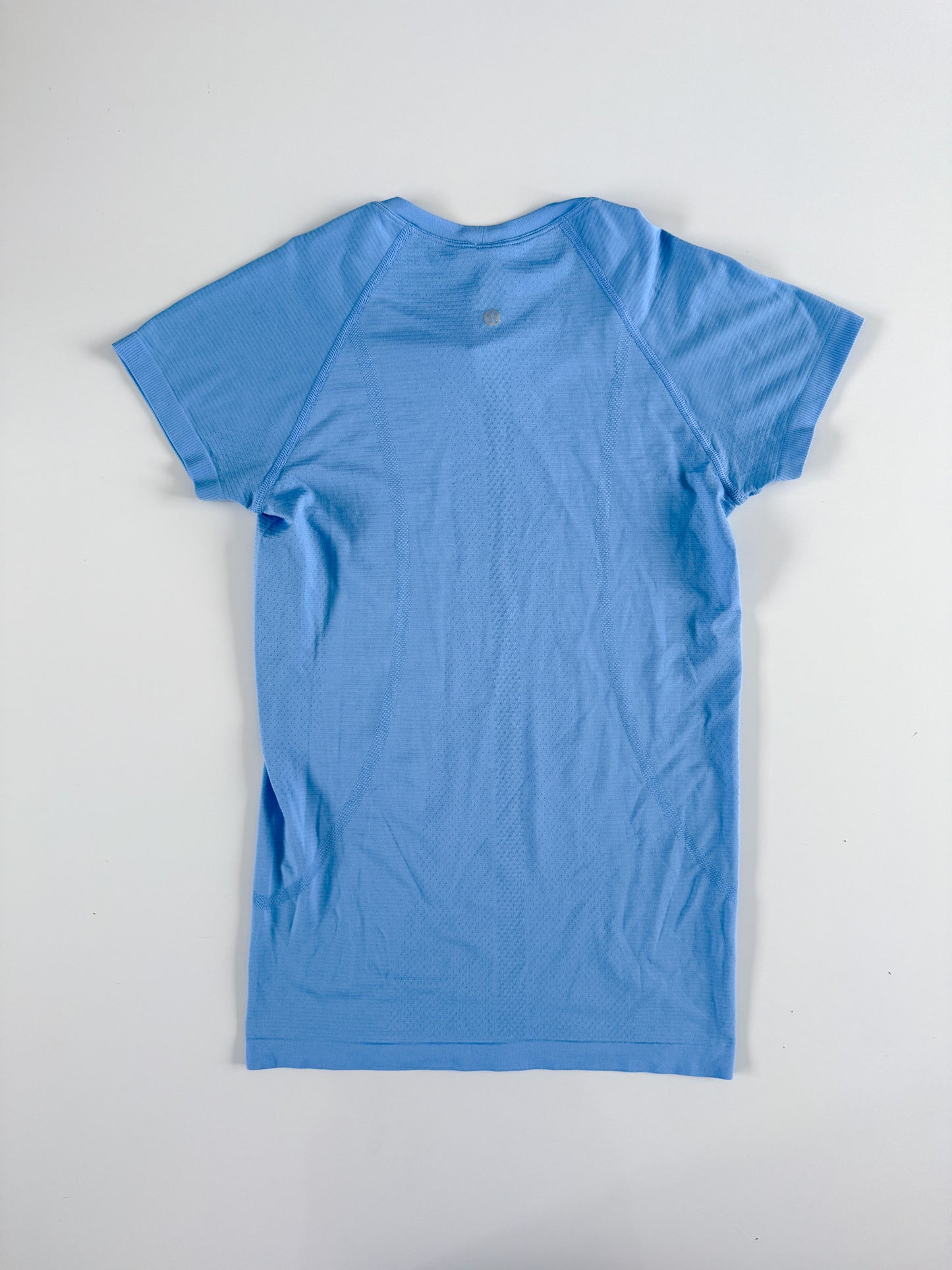 Size 8 Aero Blue Swiftly Tech Short Sleeve 2.0