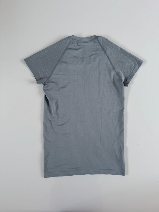 Size 6 Gray Pattern Swiftly Tech Short Sleeve