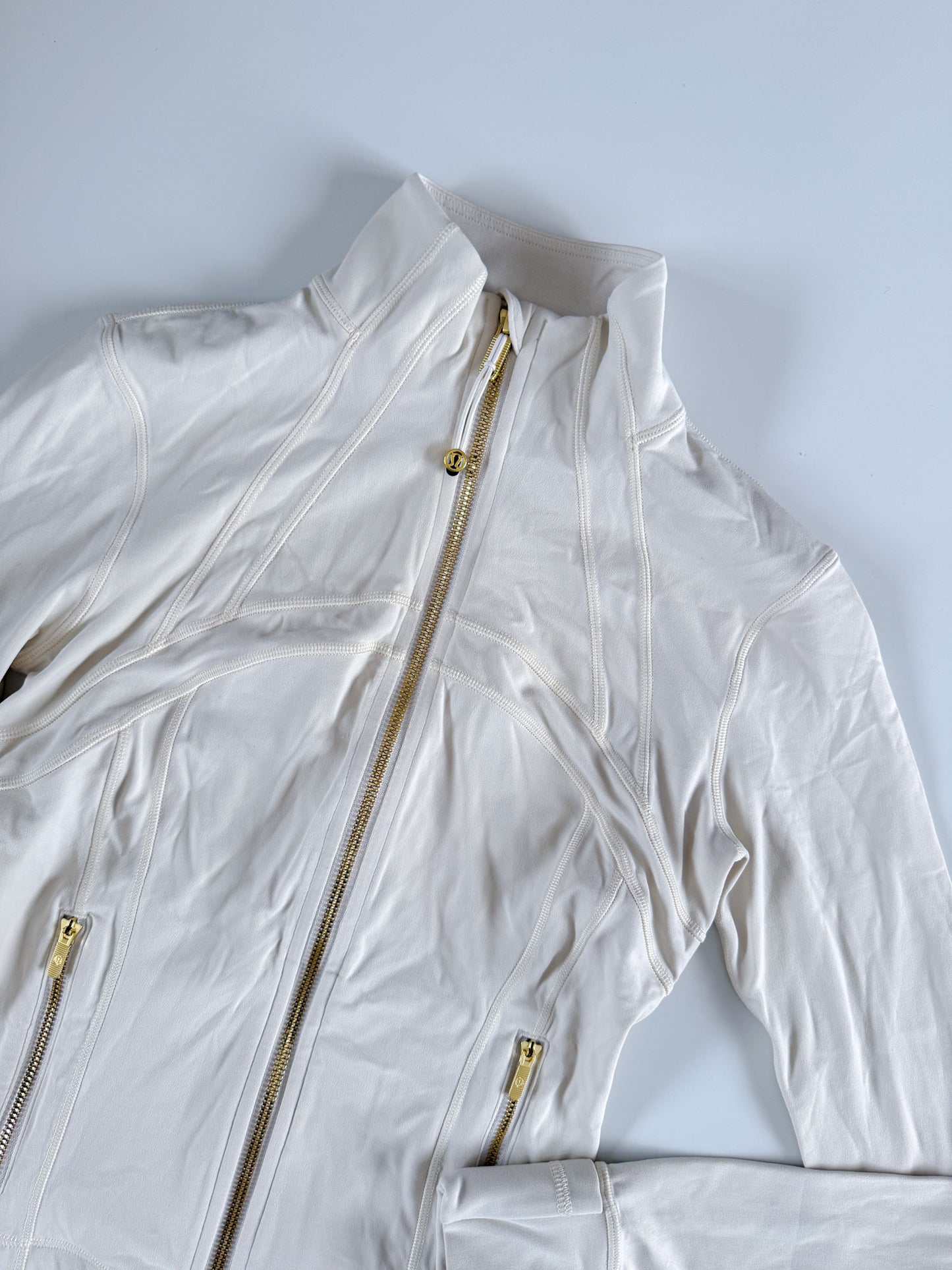 Size 4,8 Light Ivory/Gold Cropped Define Jacket Nulu