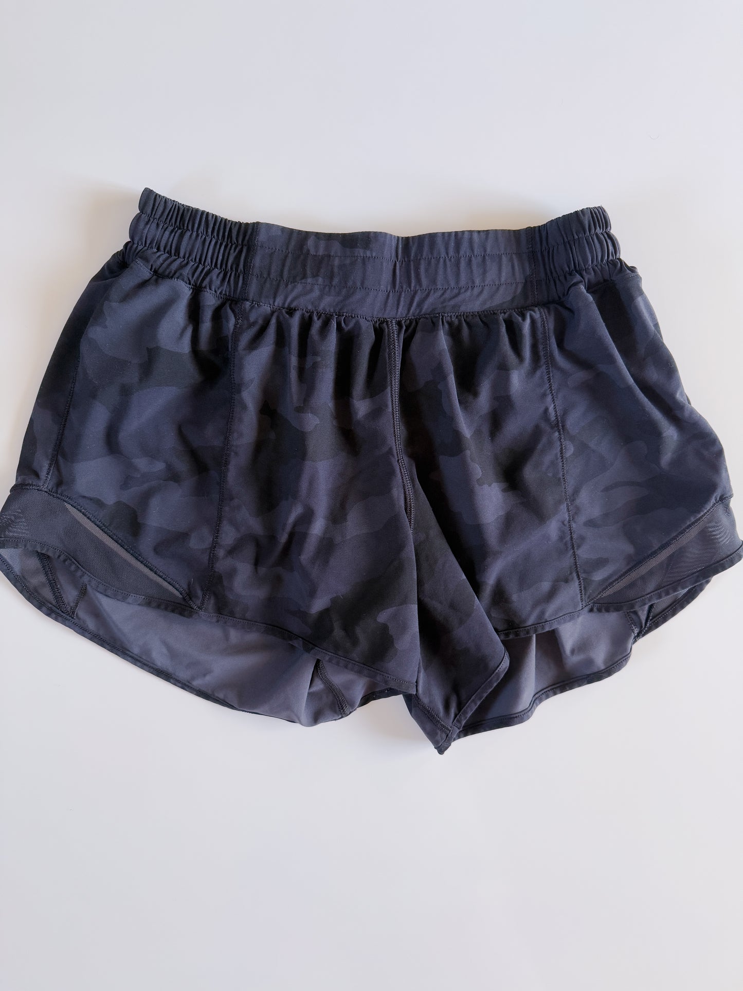 Size 4 Black Camo Hotty Hot 2.5" no liner