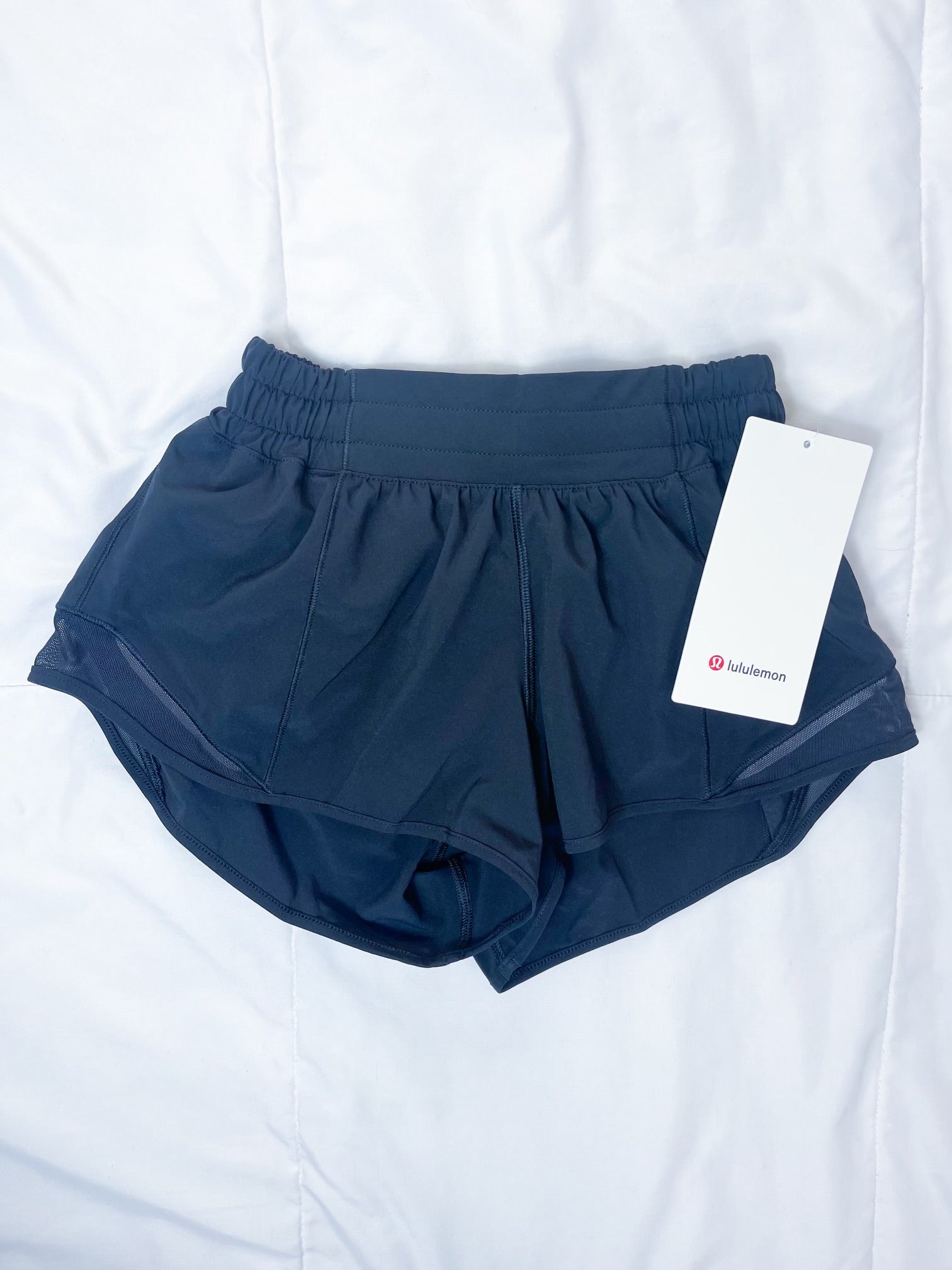 Lululemon Hotty Hot shops shorts size 6