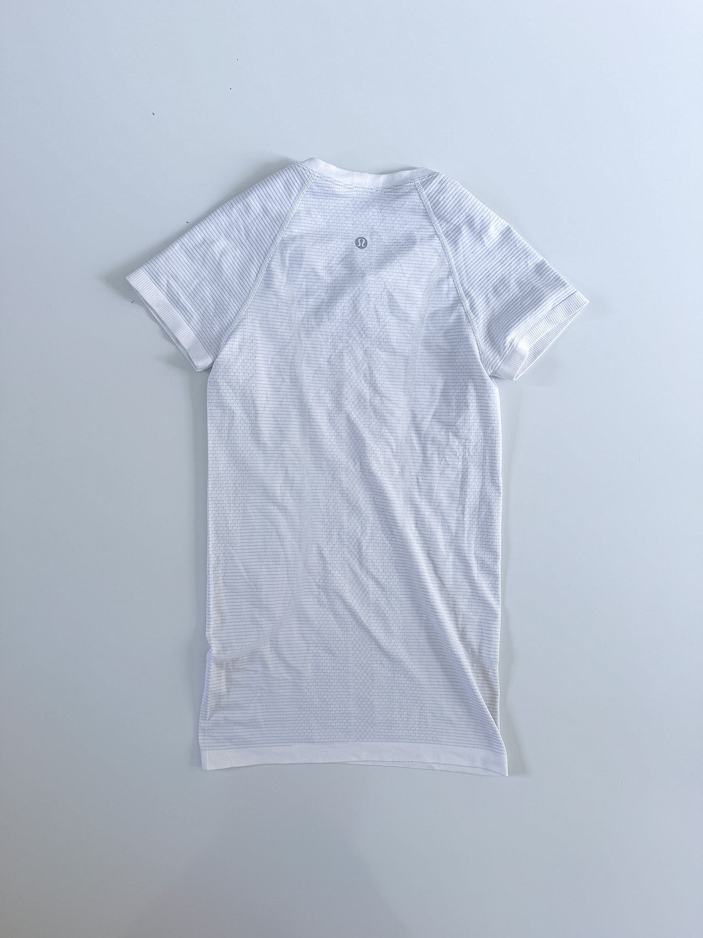Size 2,6 White Swiftly Tech Short Sleeve 2.0