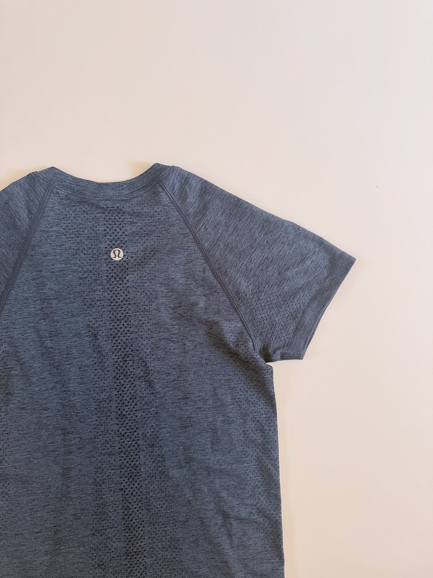 Size 2 Heathered Blue Swiftly Tech Short Sleeve 2.0